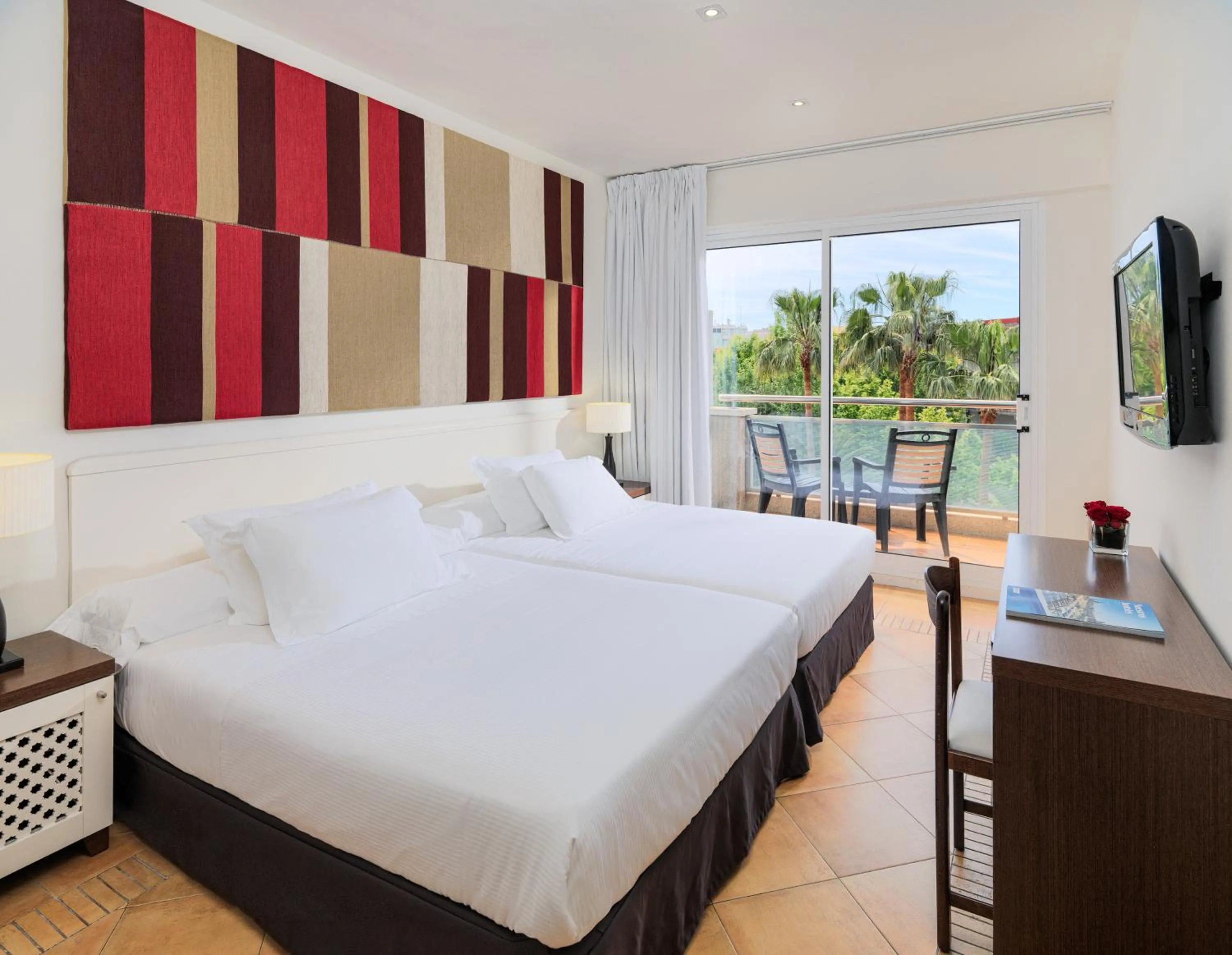 Photo of the whole room, Bed in H10 Vintage Salou - Adults Only