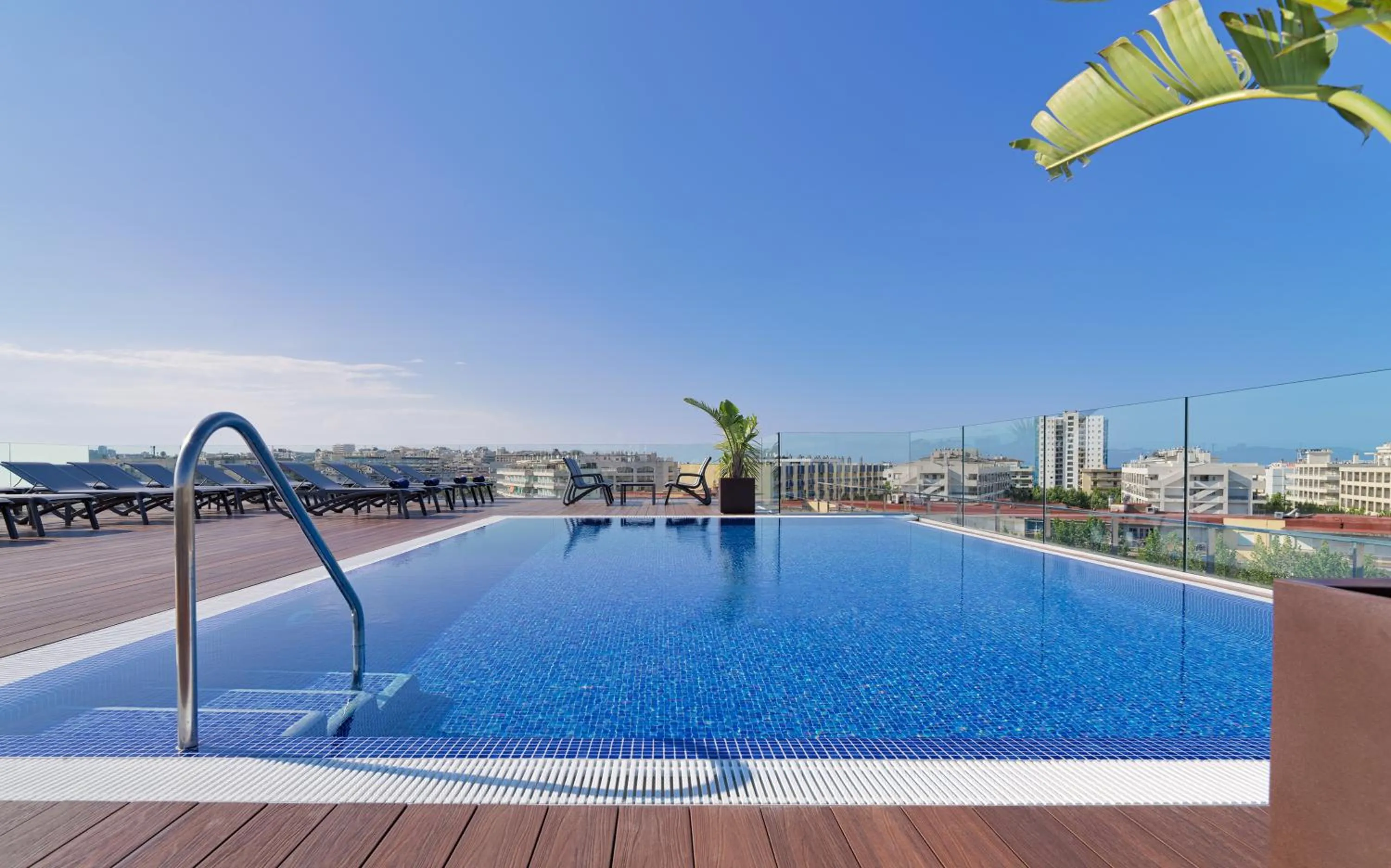 Swimming pool in H10 Vintage Salou - Adults Only