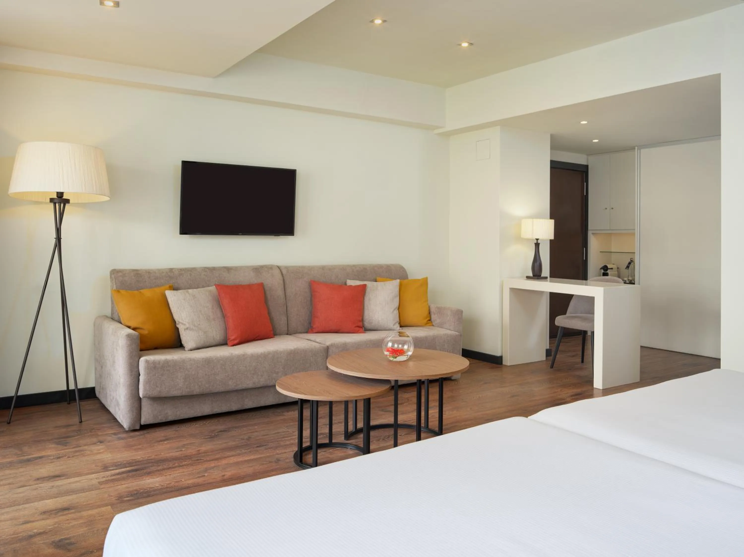 Photo of the whole room, Bed in H10 Vintage Salou - Adults Only