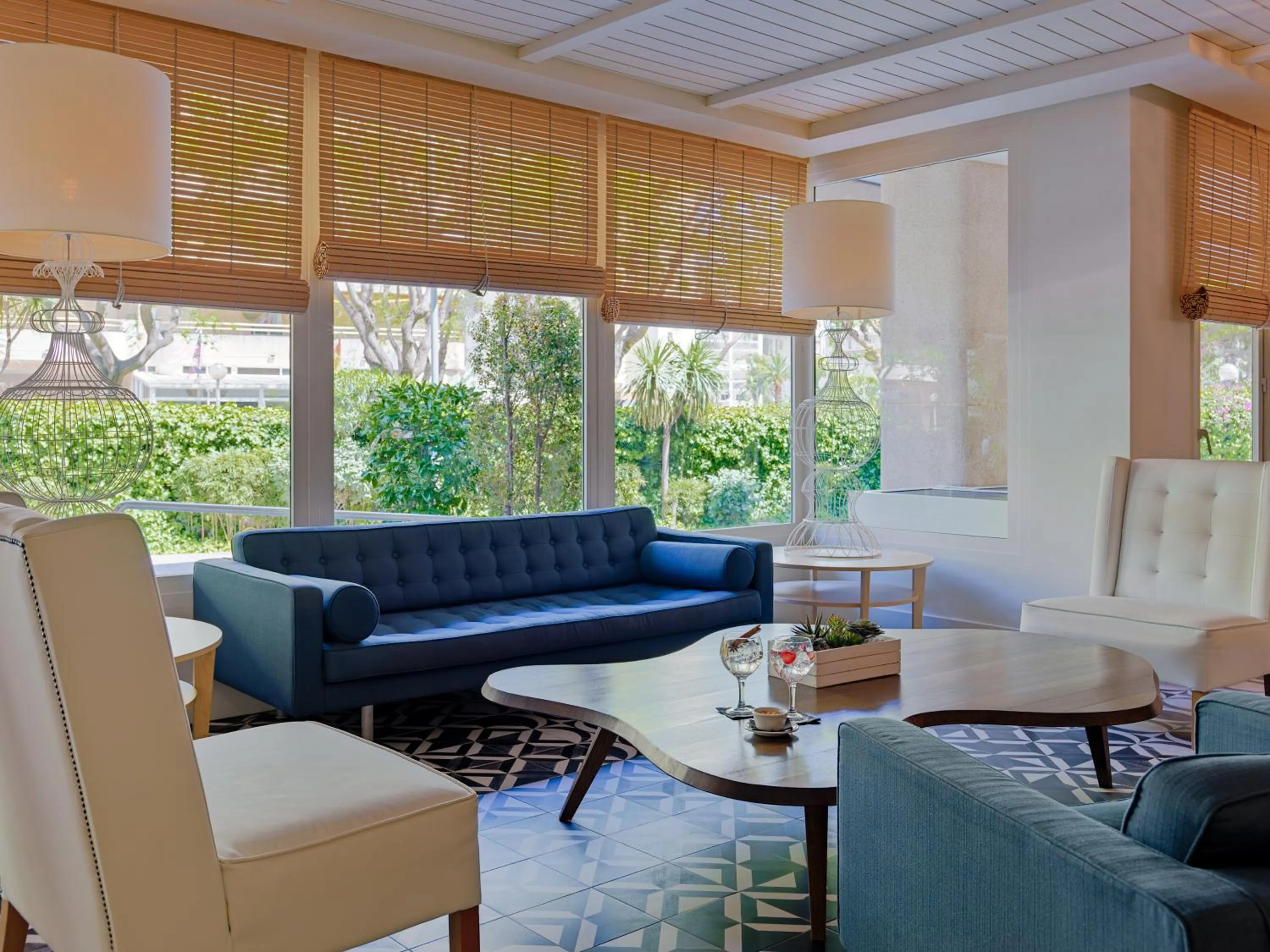 Lounge or bar in H10 Vintage Salou - Adults Only