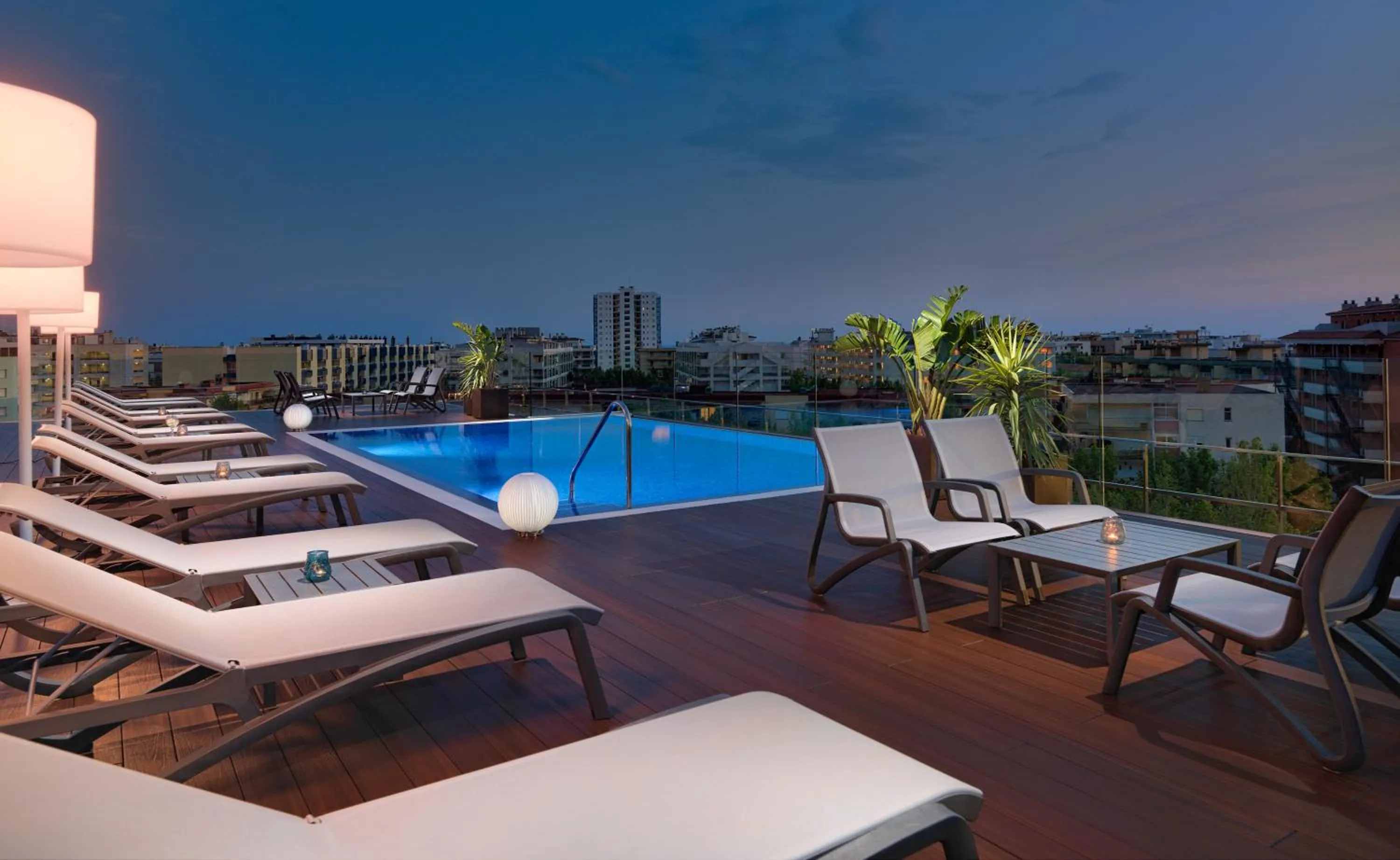 Swimming pool in H10 Vintage Salou - Adults Only