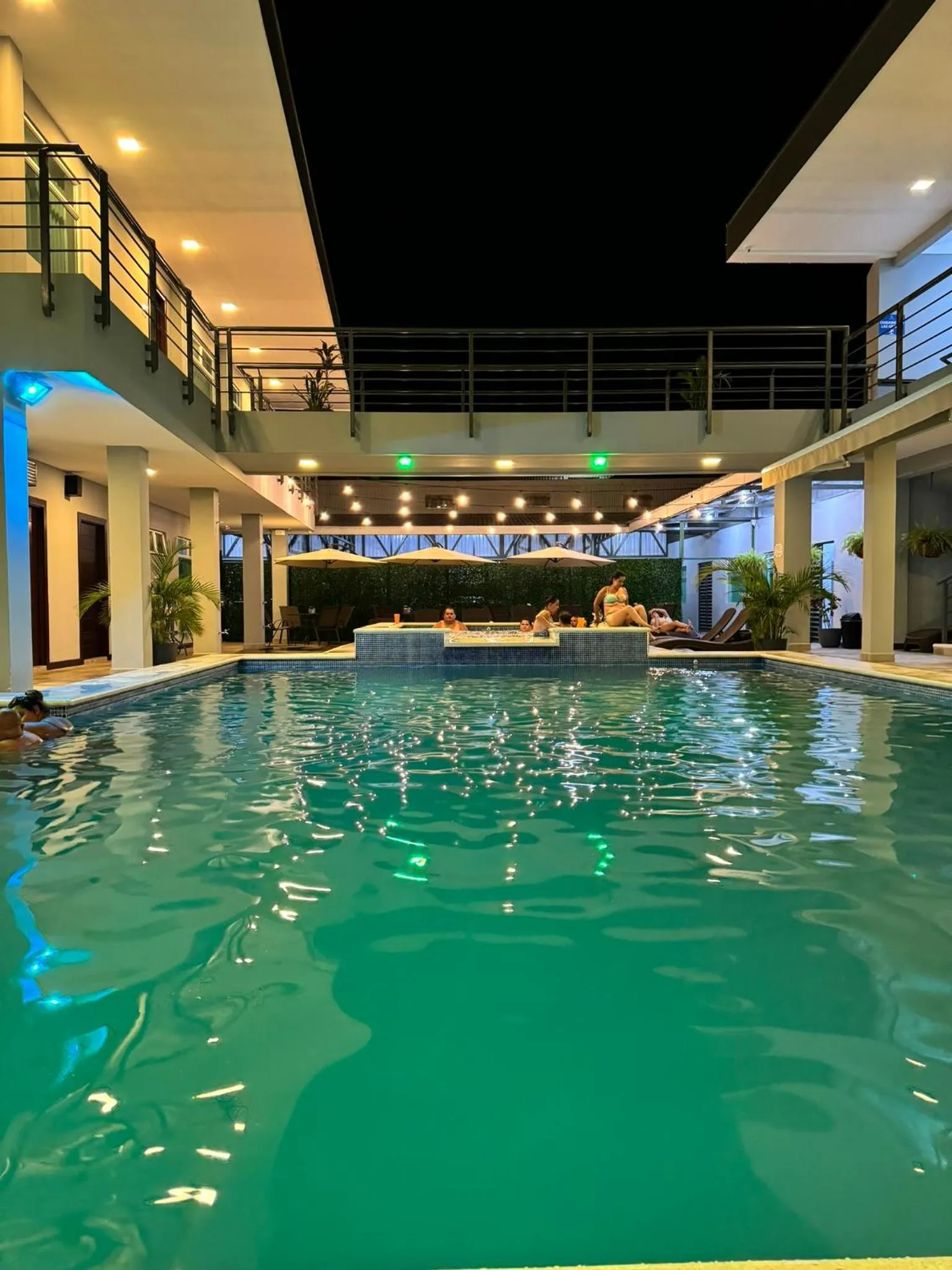 Swimming pool in Hotel Cayuga