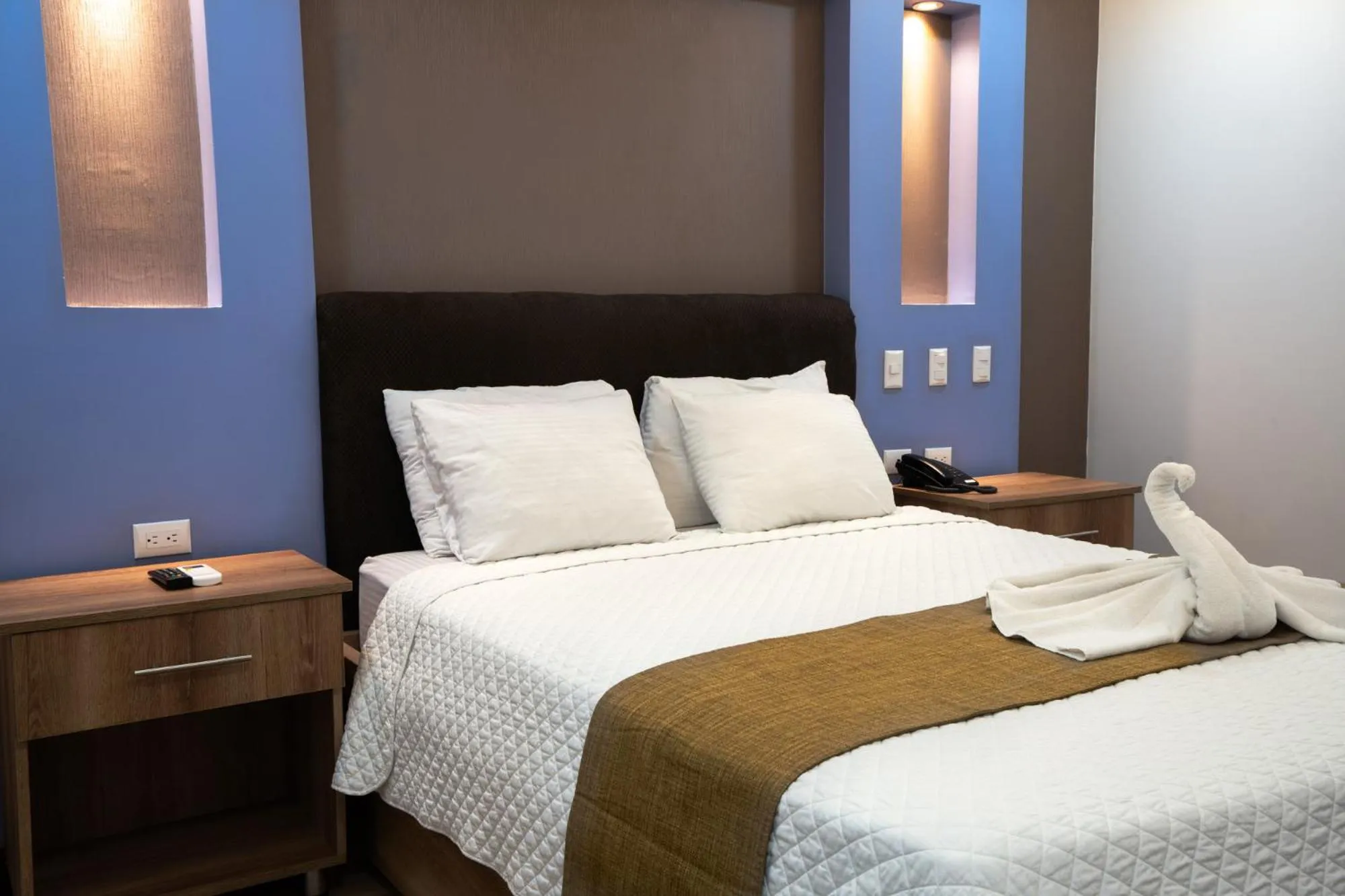 Bedroom, Bed in Hotel Cayuga