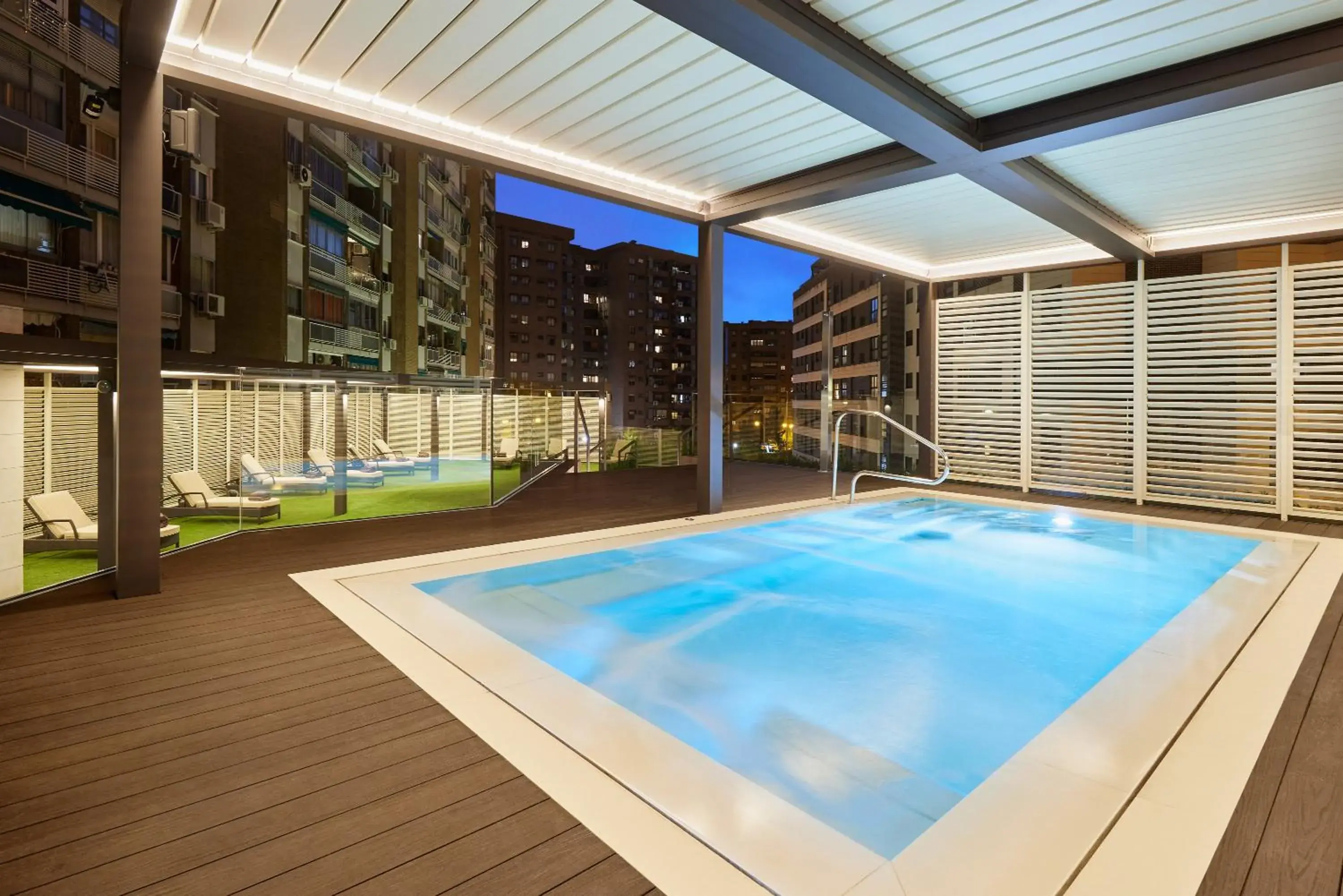 Swimming pool in Claridge Madrid Swimming pool in Claridge Madrid
