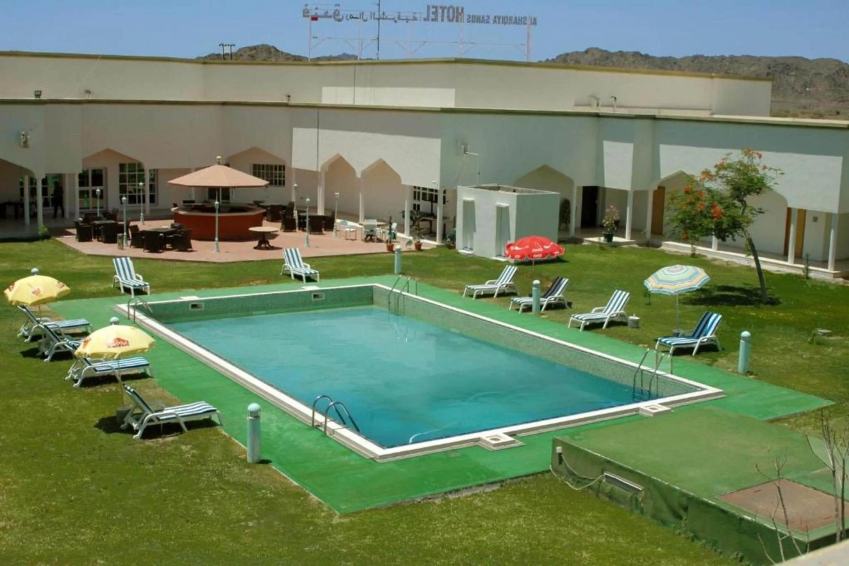 Swimming pool in OYO 142 Al Sharqiya Sands Hotel