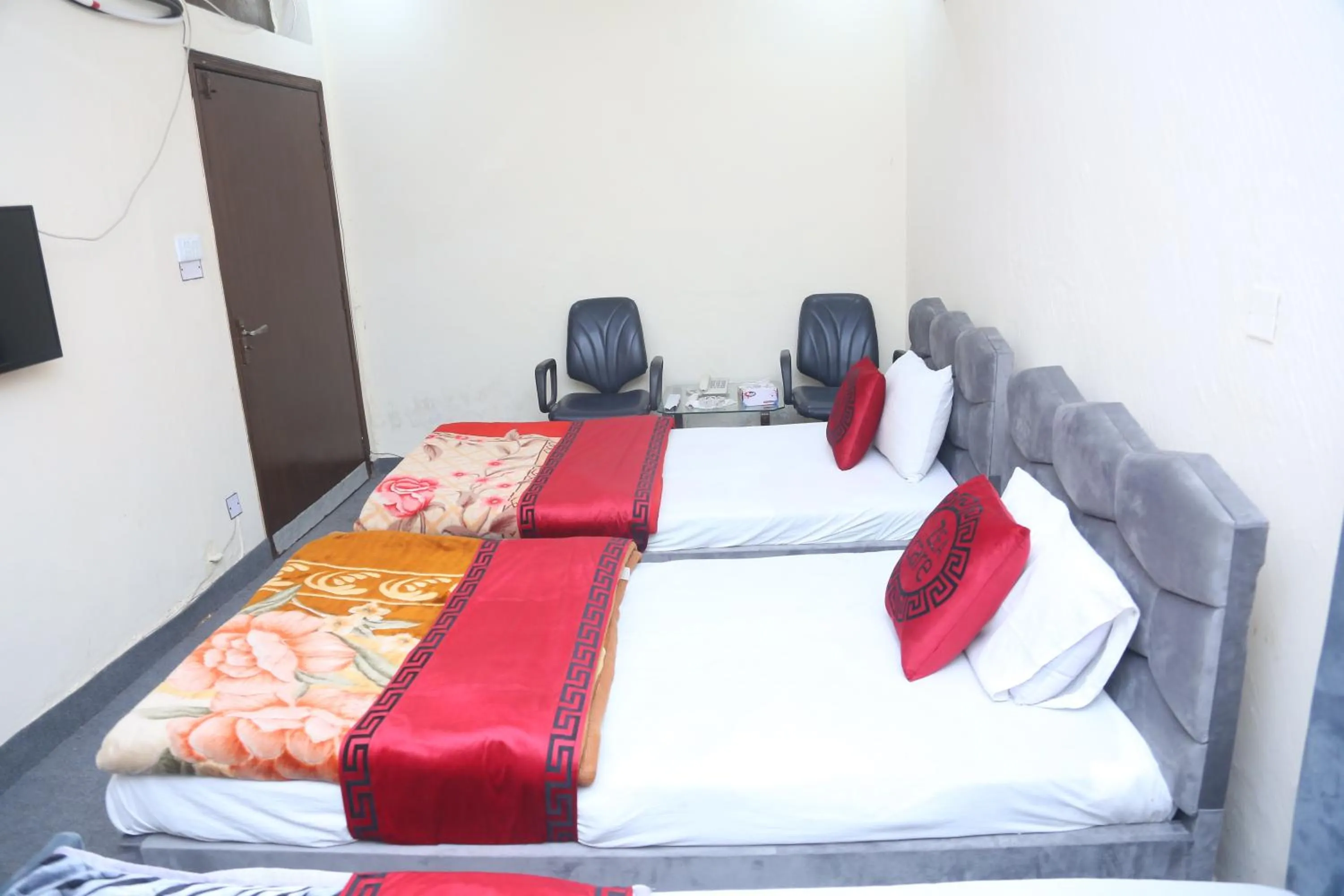 TV and multimedia, Bed in Hotel Zea Care Johar Town Lahore