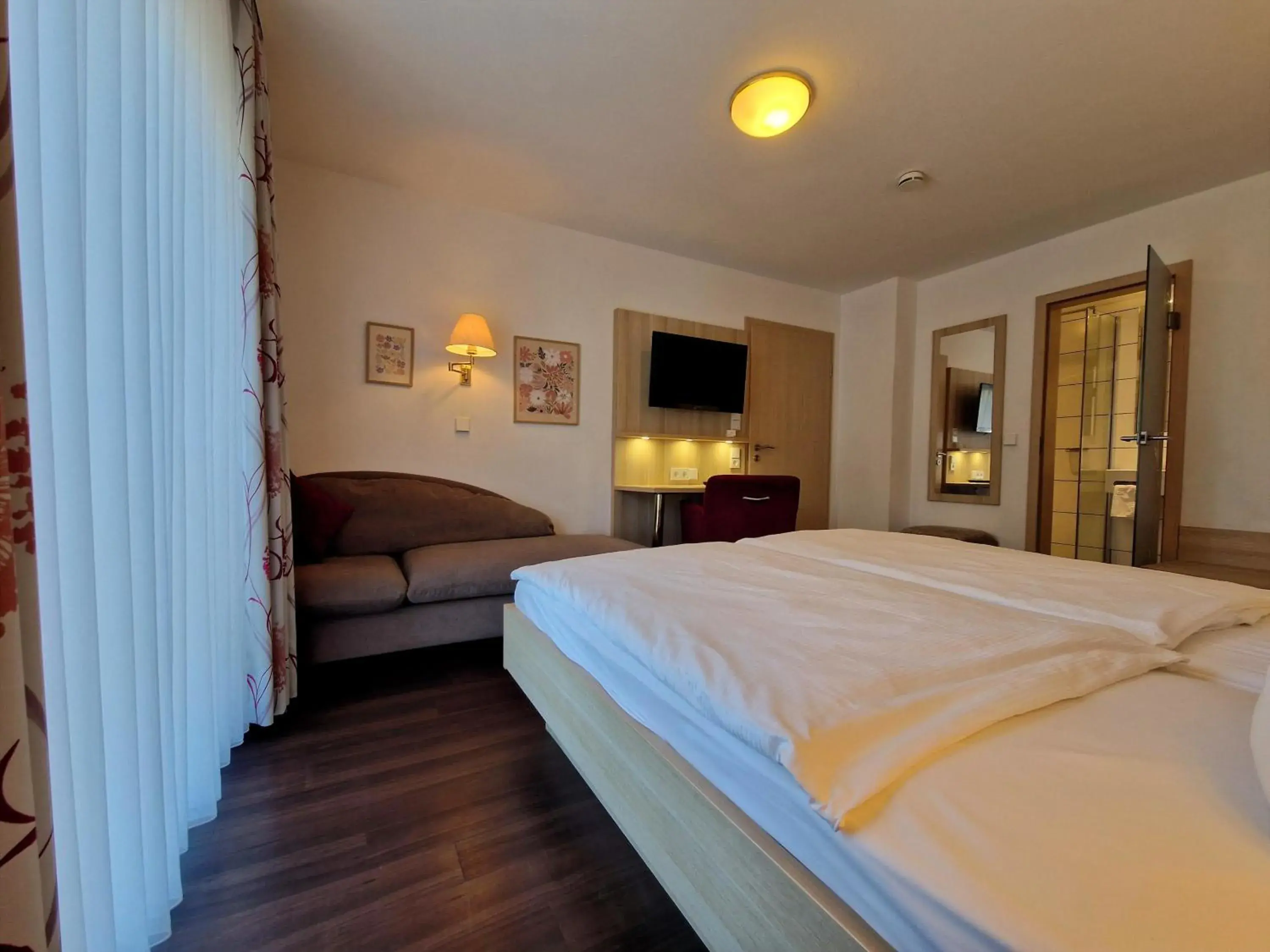 Superior Zimmer A im Haupthaus - single occupancy in Blume Hausach I Hotel & Restaurant Superior Zimmer A im Haupthaus - single occupancy in Blume Hausach I Hotel & Restaurant