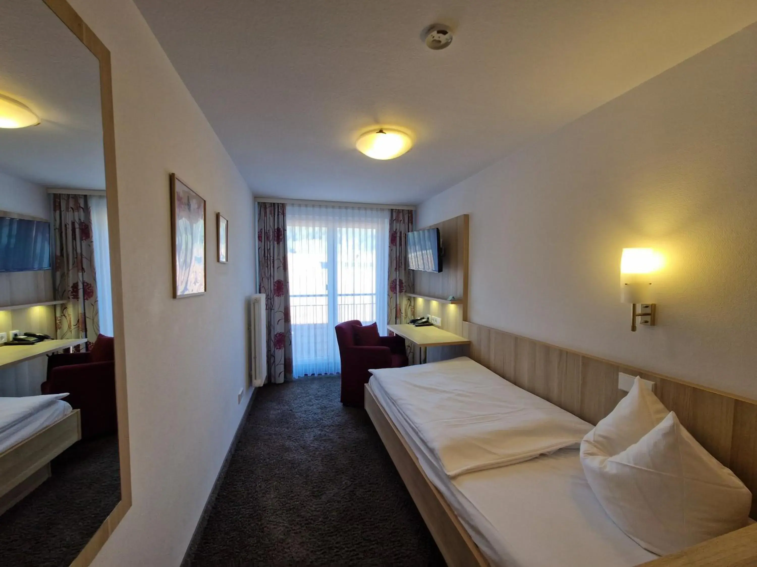Comfort Einzelzimmer im Haupthaus - single occupancy in Blume Hausach I Hotel & Restaurant Comfort Einzelzimmer im Haupthaus - single occupancy in Blume Hausach I Hotel & Restaurant