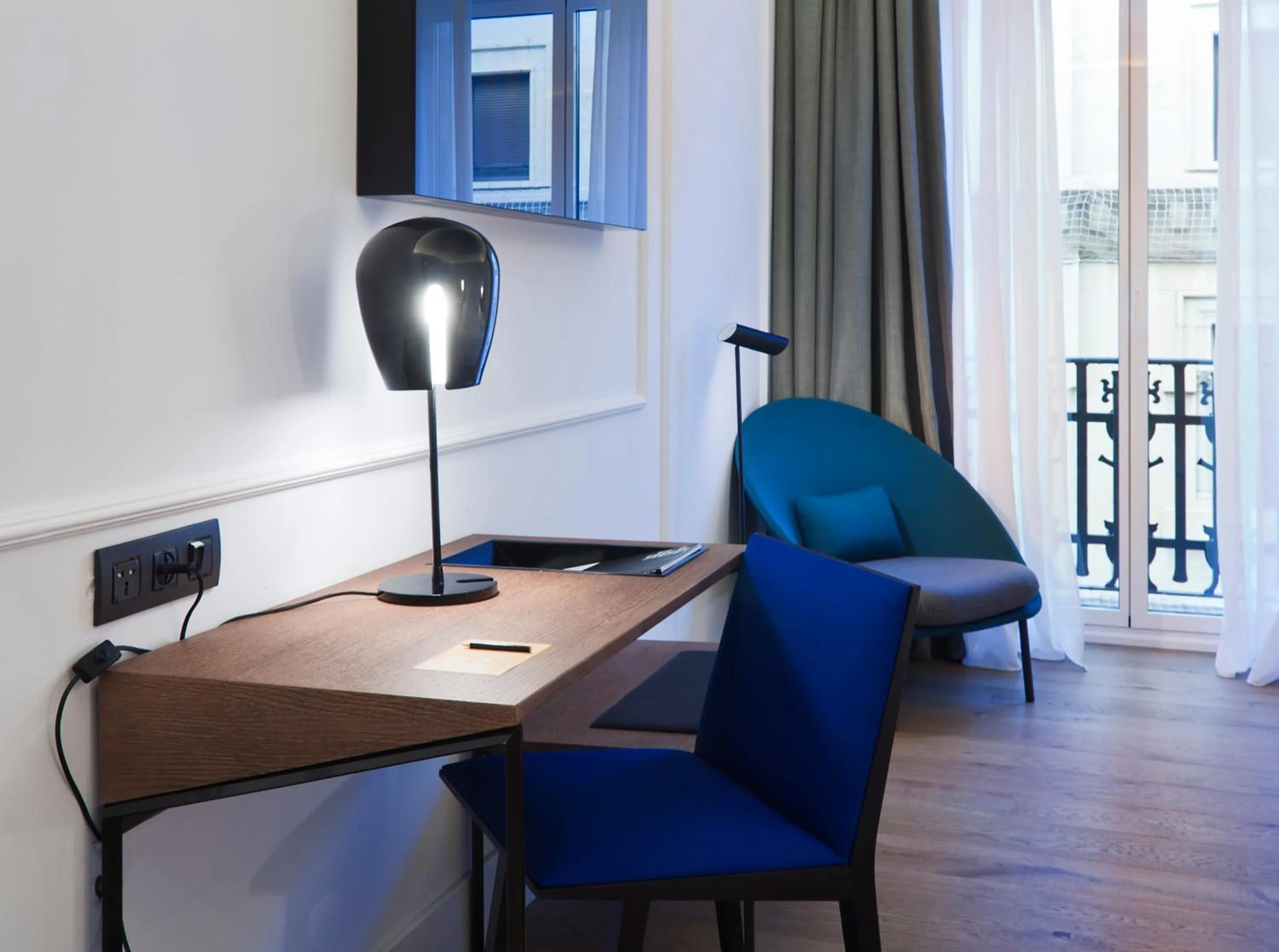 Decorative detail in One Shot Reina Victoria