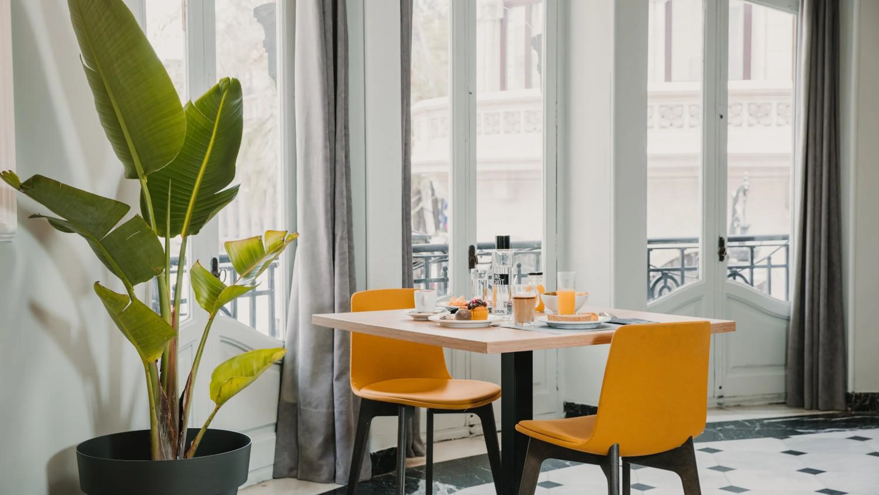 Food in One Shot Reina Victoria