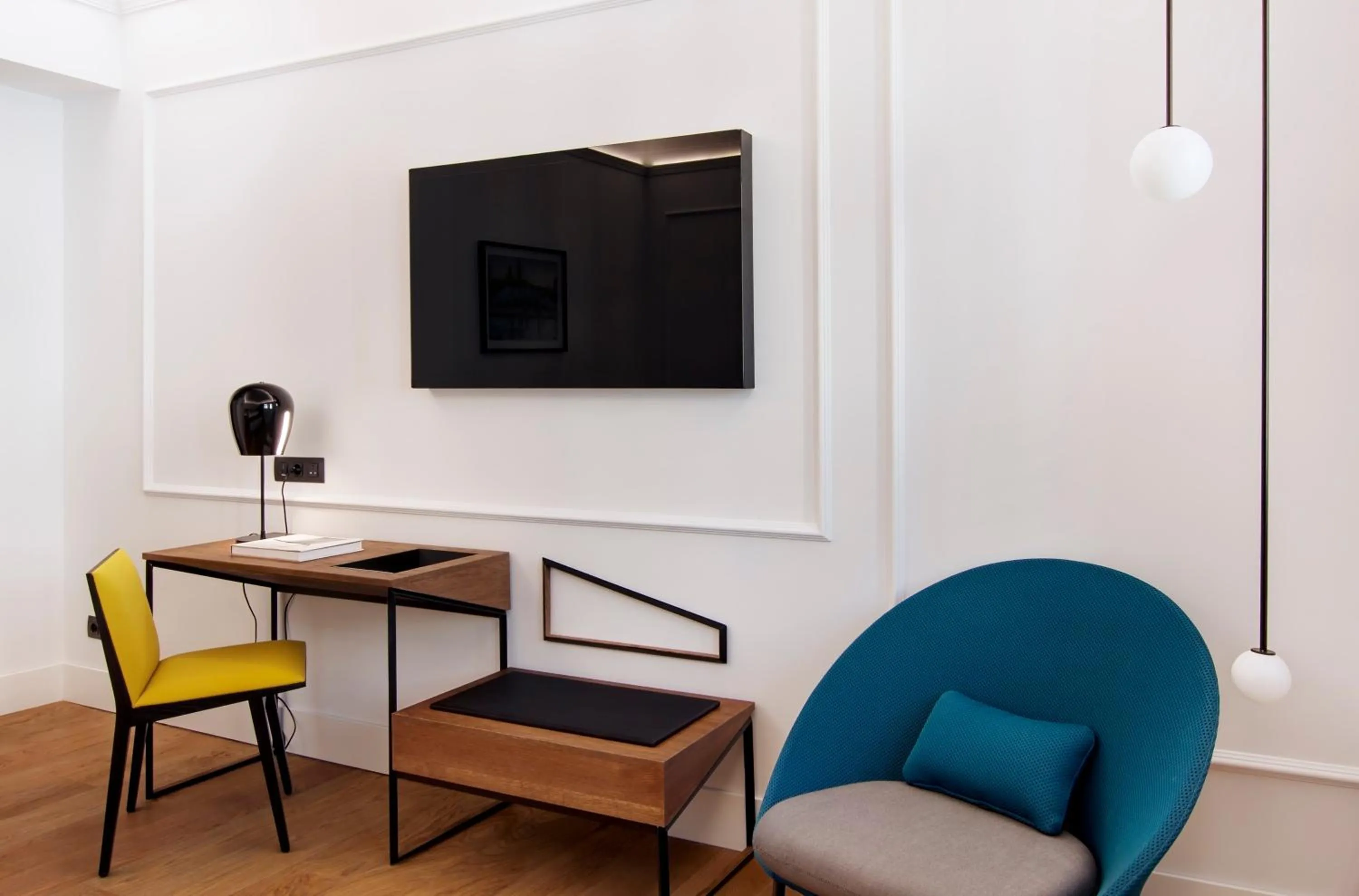 Decorative detail in One Shot Reina Victoria