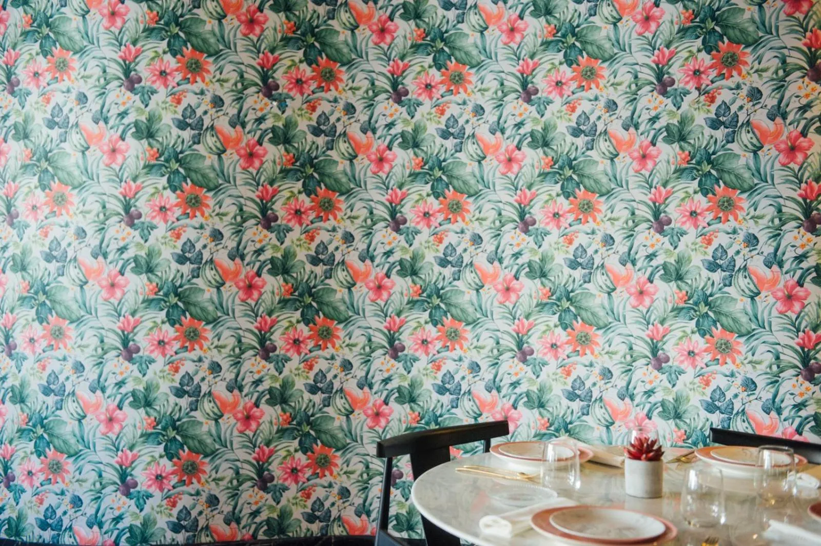 Restaurant/places to eat in One Shot Reina Victoria