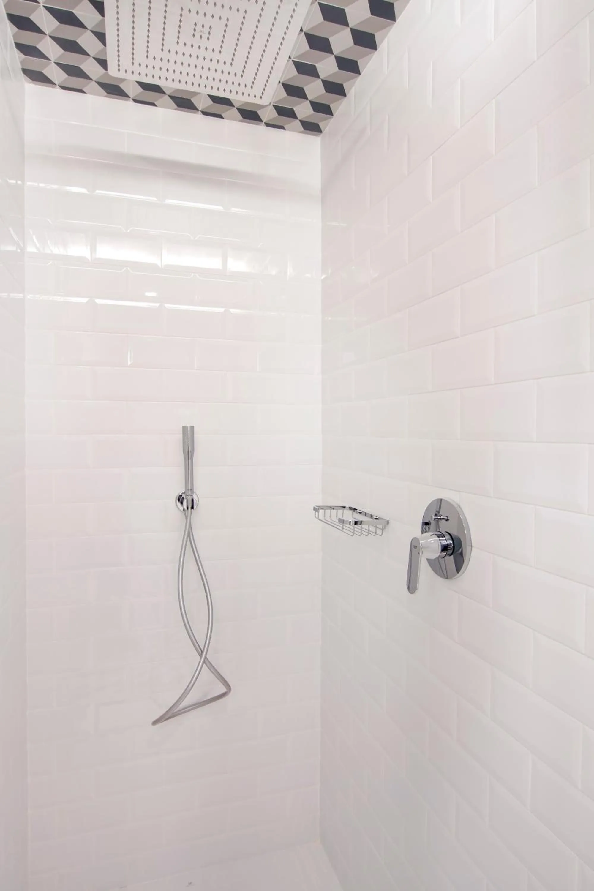 Bathroom in One Shot Reina Victoria