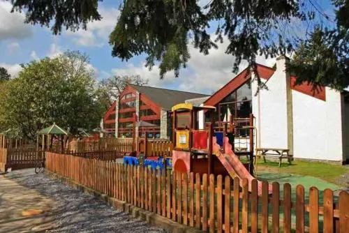 Jaw-Dropping Lodge with Hot Tub on Lake Windermere