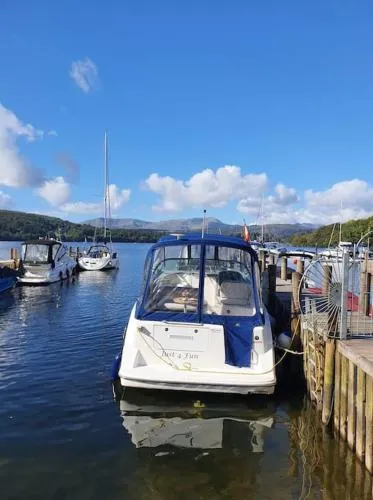 Jaw-Dropping Lodge with Hot Tub on Lake Windermere