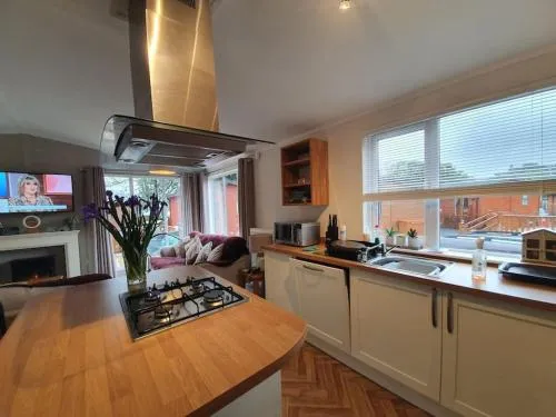 Jaw-Dropping Lodge with Hot Tub on Lake Windermere