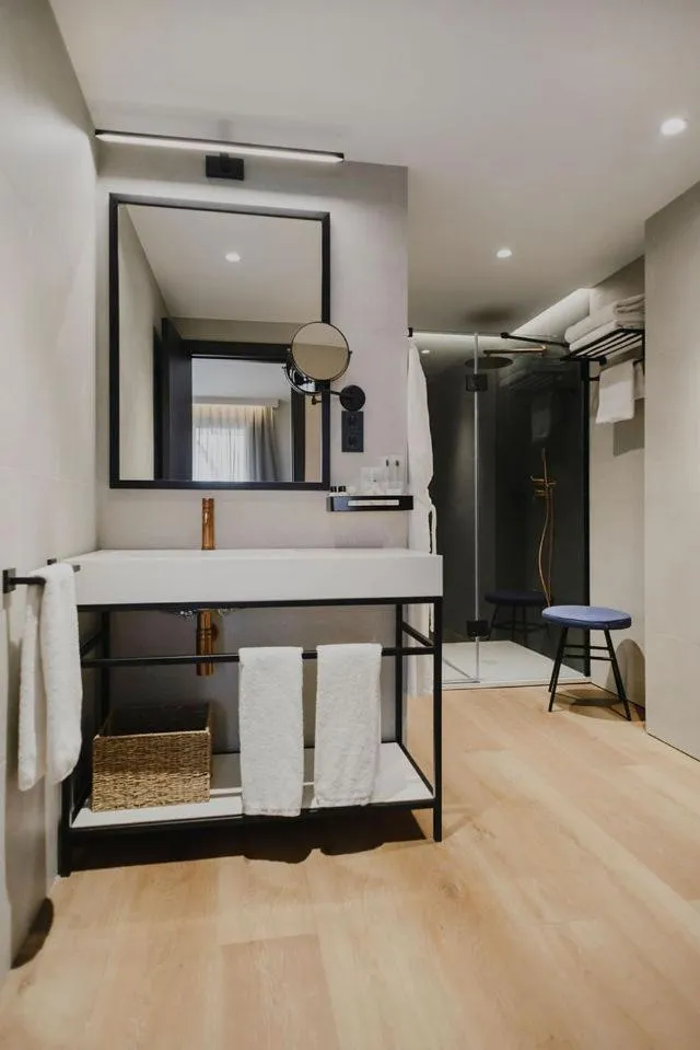 Shower in Hotel Dimar