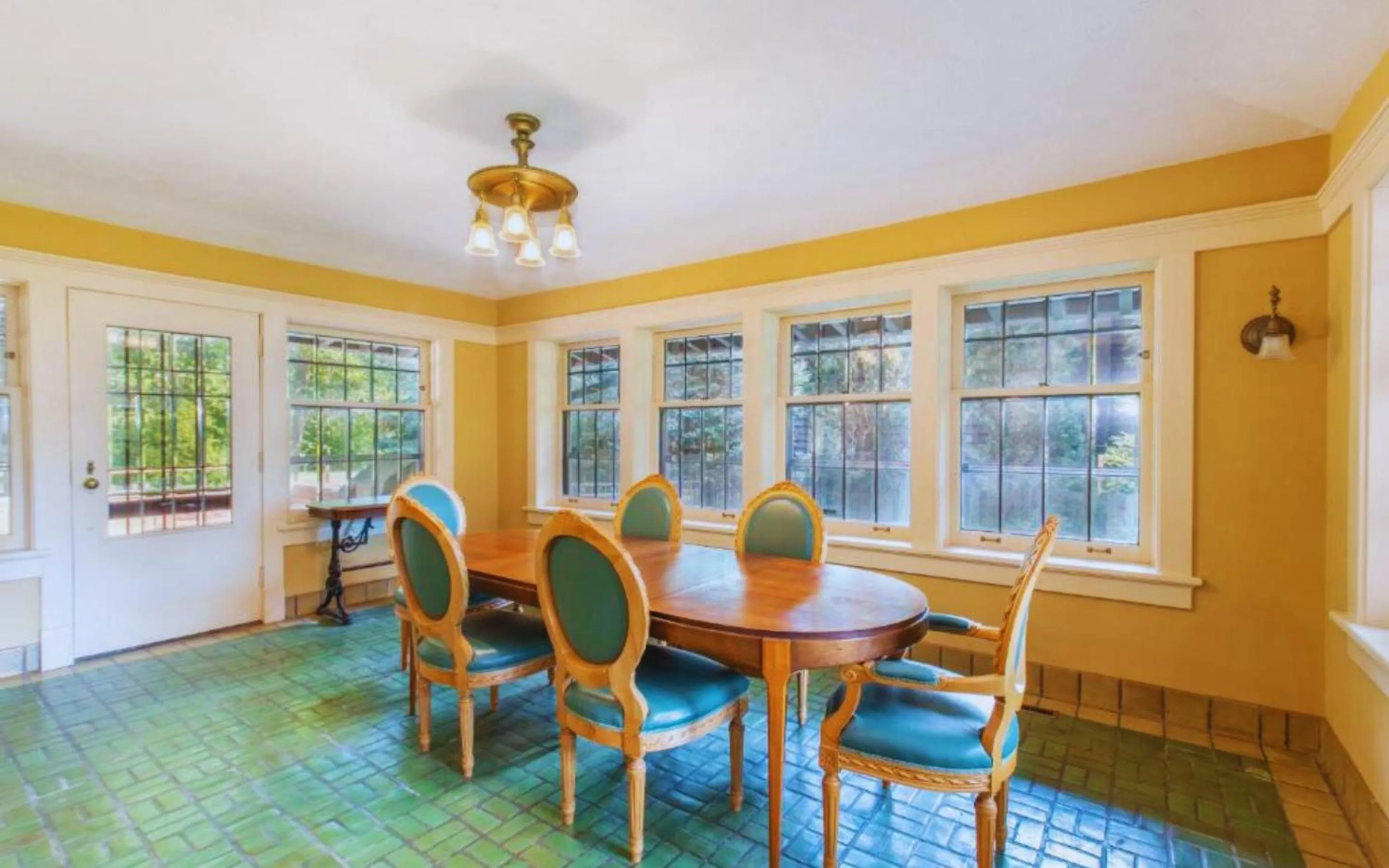 Diving in Martha's Bed and Breakfast