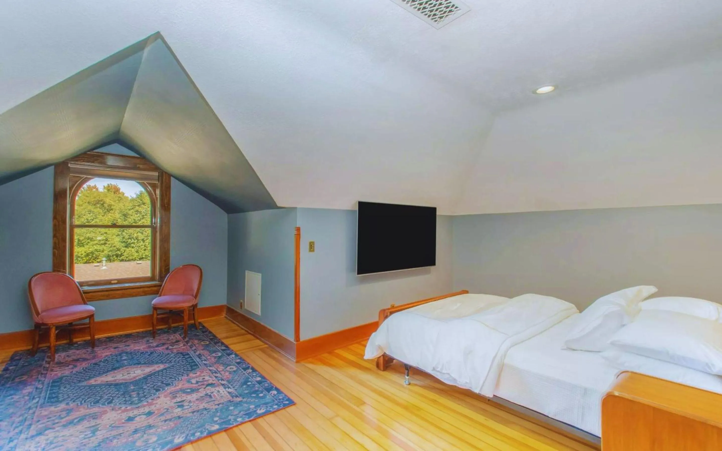 Bed in Martha's Bed and Breakfast