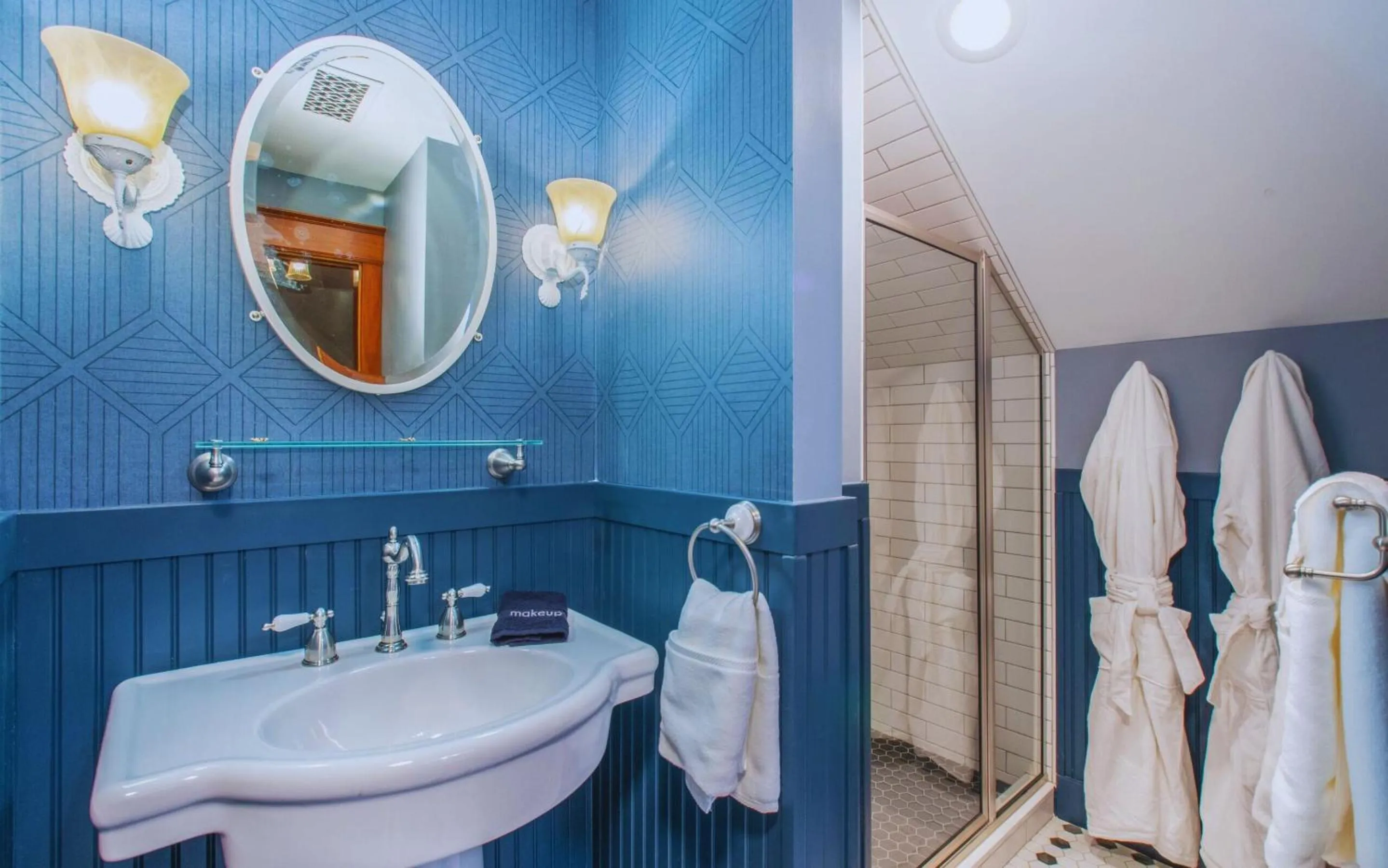 Shower in Martha's Bed and Breakfast