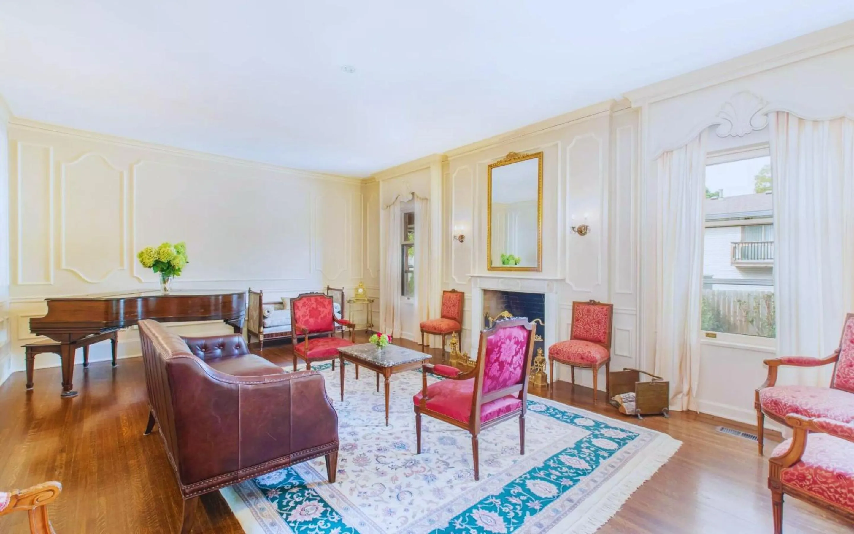 Living room in Martha's Bed and Breakfast