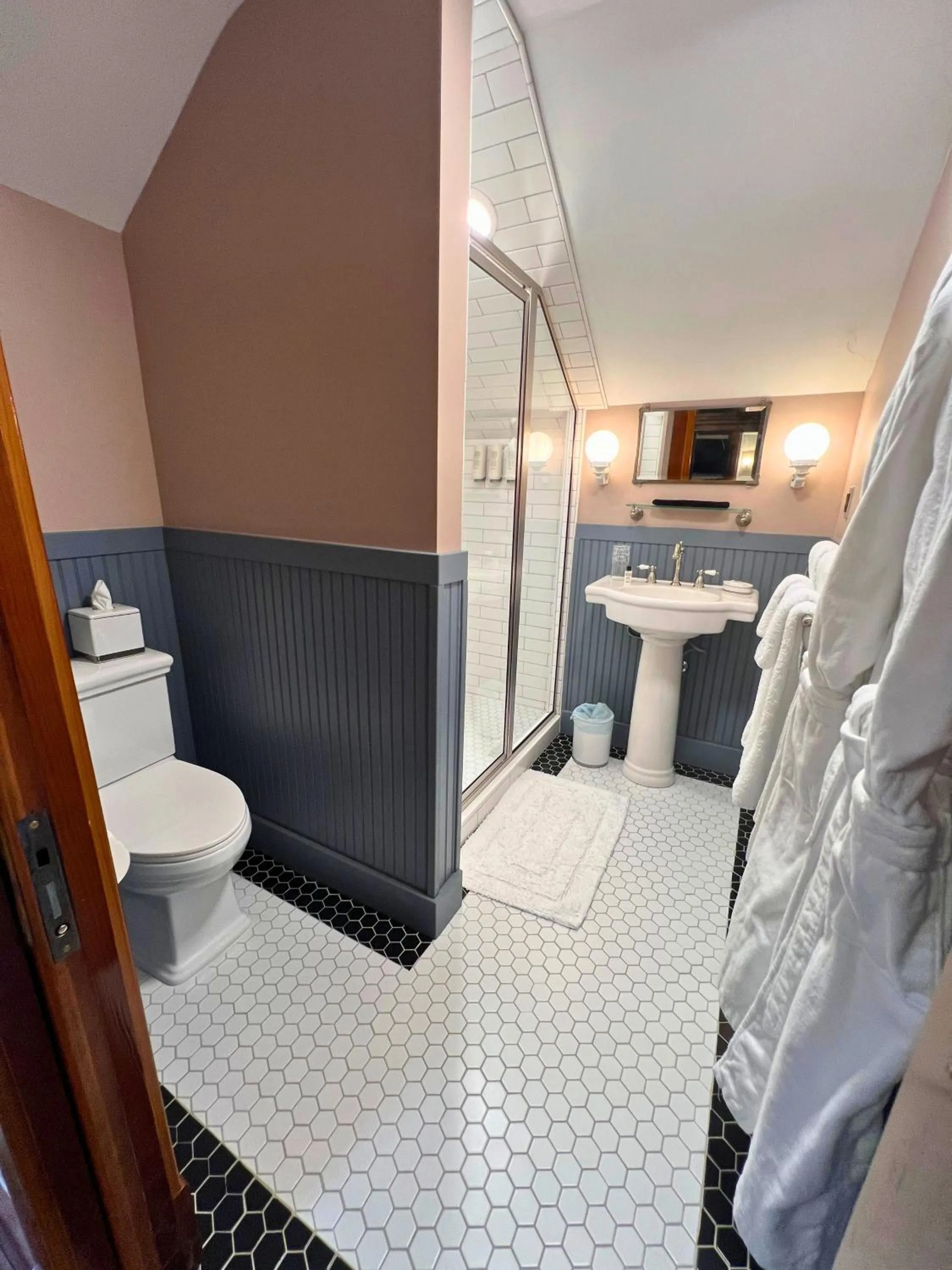 Toilet in Martha's Bed and Breakfast