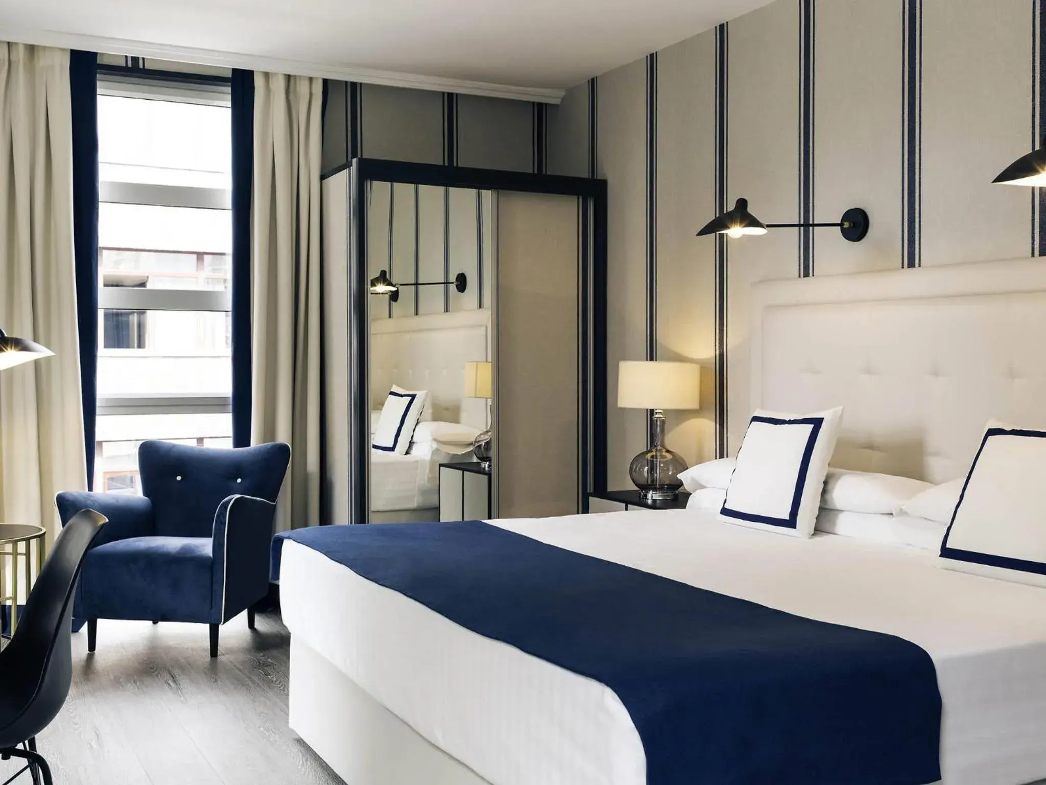 Bedroom, Bed in Hotel Mercure Jardines de Albia Bedroom, Bed in Hotel Mercure Jardines de Albia