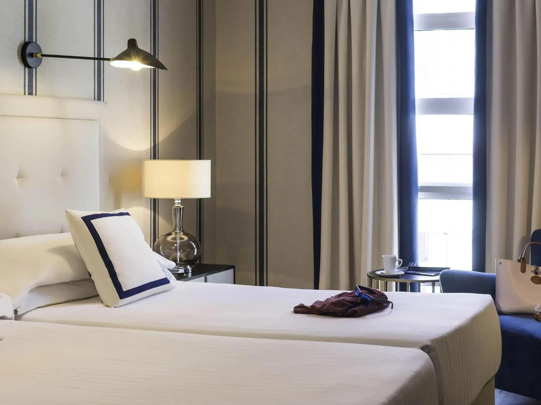 Bedroom, Bed in Hotel Mercure Jardines de Albia Bedroom, Bed in Hotel Mercure Jardines de Albia