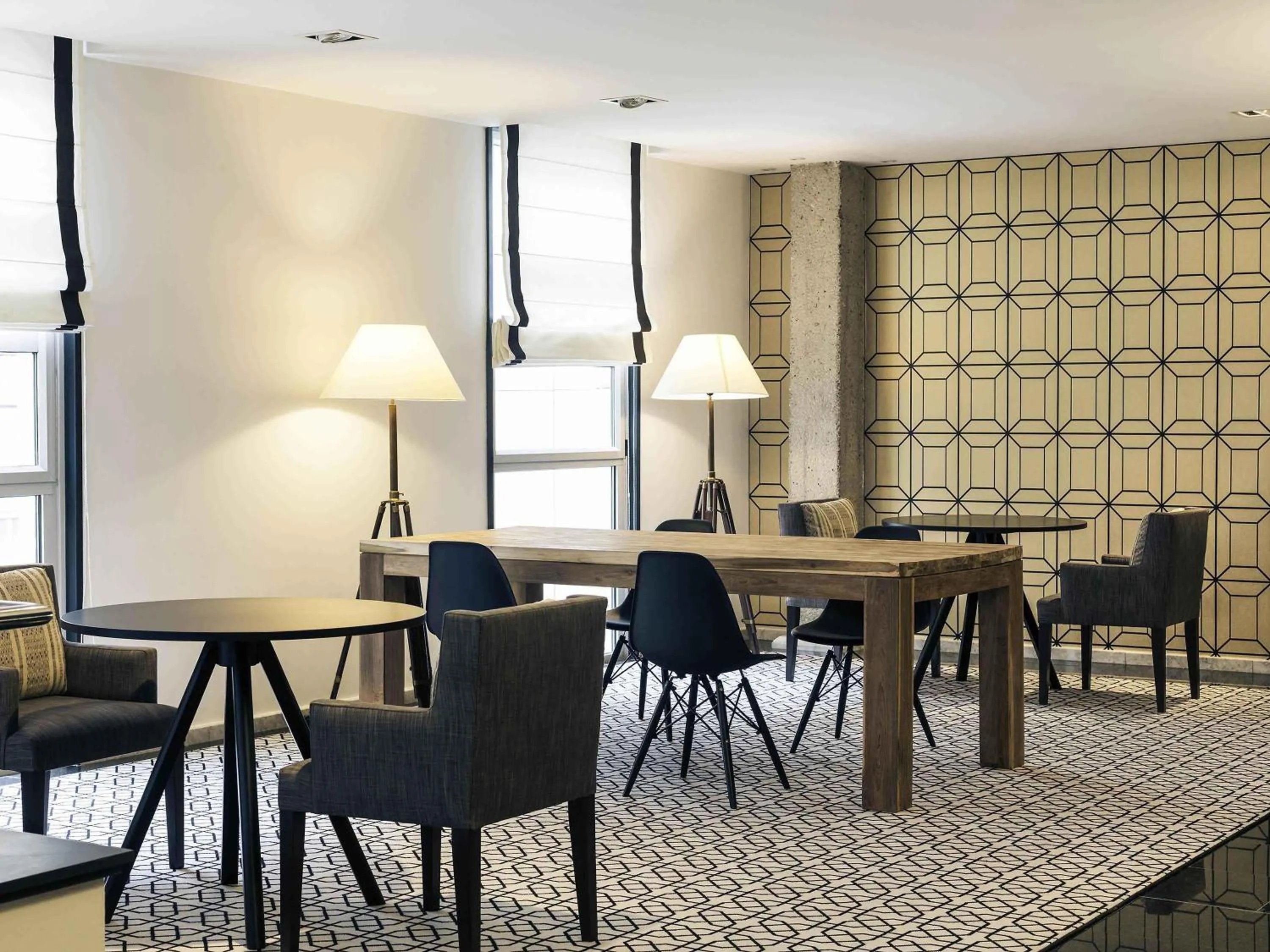Meeting/conference room in Hotel Mercure Jardines de Albia