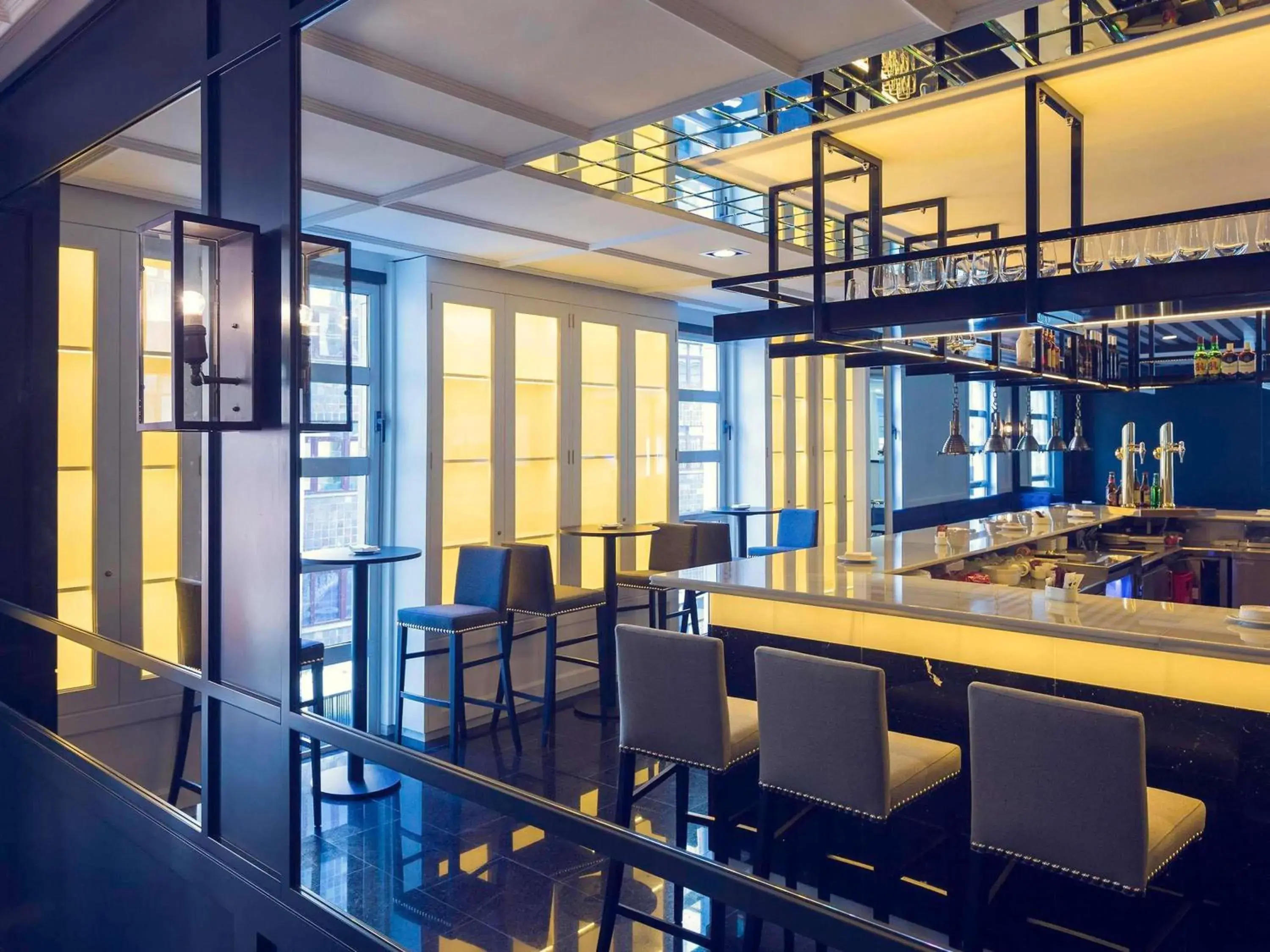 Lounge or bar in Hotel Mercure Jardines de Albia Lounge or bar in Hotel Mercure Jardines de Albia