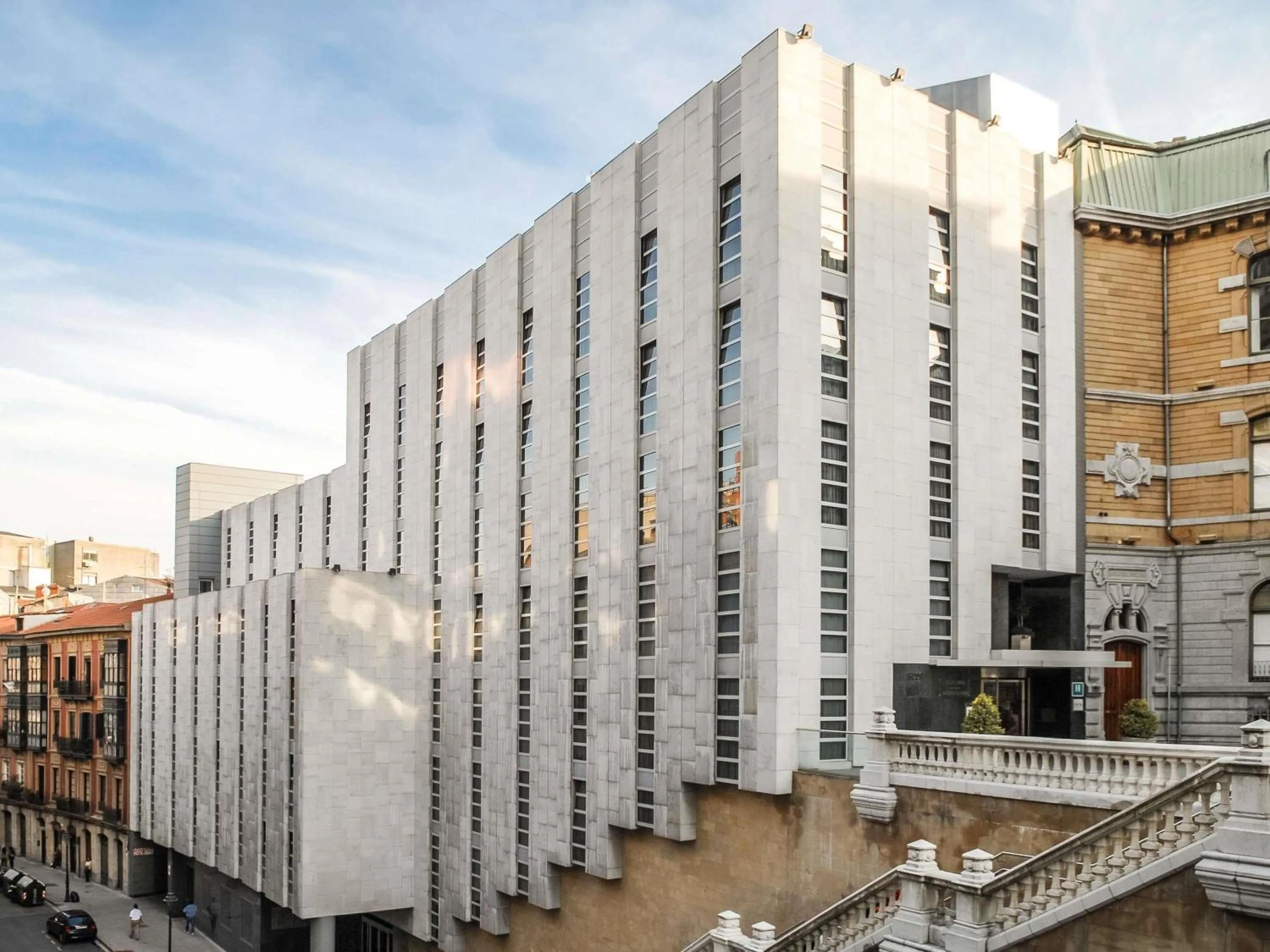 Property building in Hotel Mercure Jardines de Albia