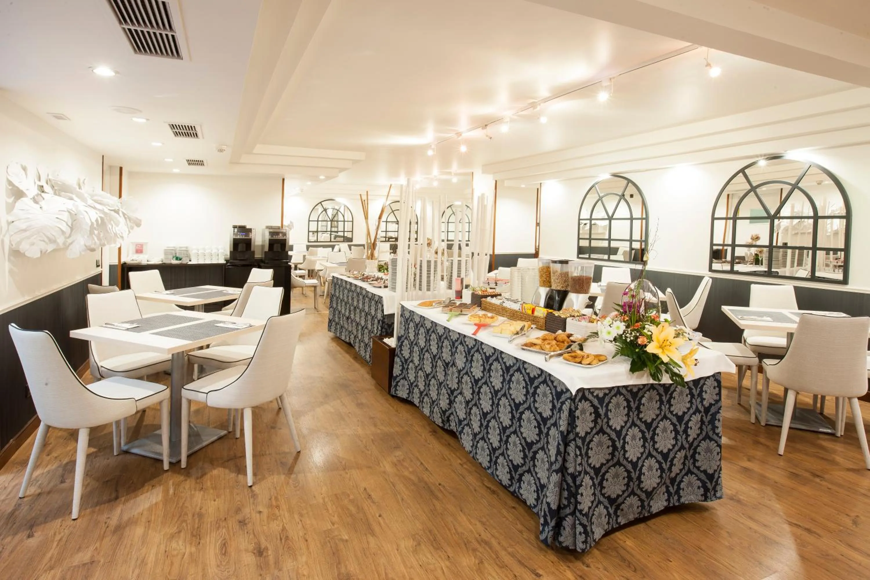 Restaurant/places to eat in Hotel Gran Via