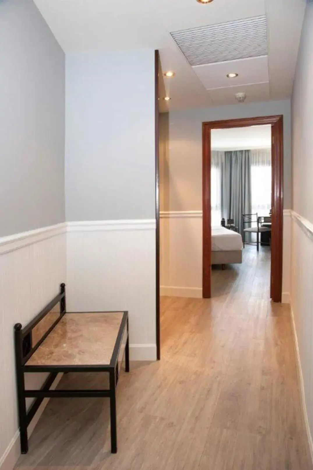 Photo of the whole room, Bed in Hotel Gran Via Photo of the whole room, Bed in Hotel Gran Via