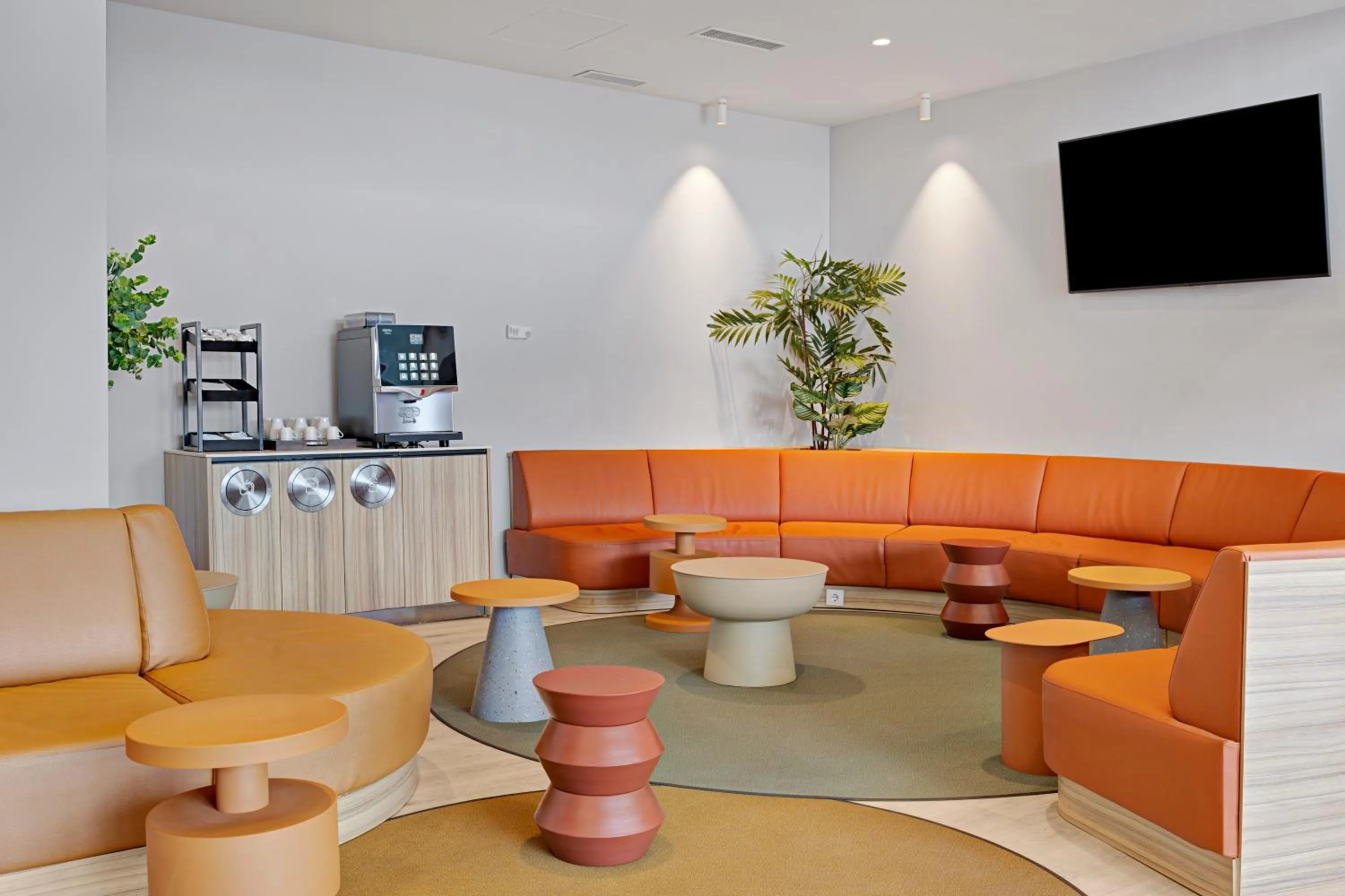 Seating area in B&B HOTEL Logroño Las Cañas