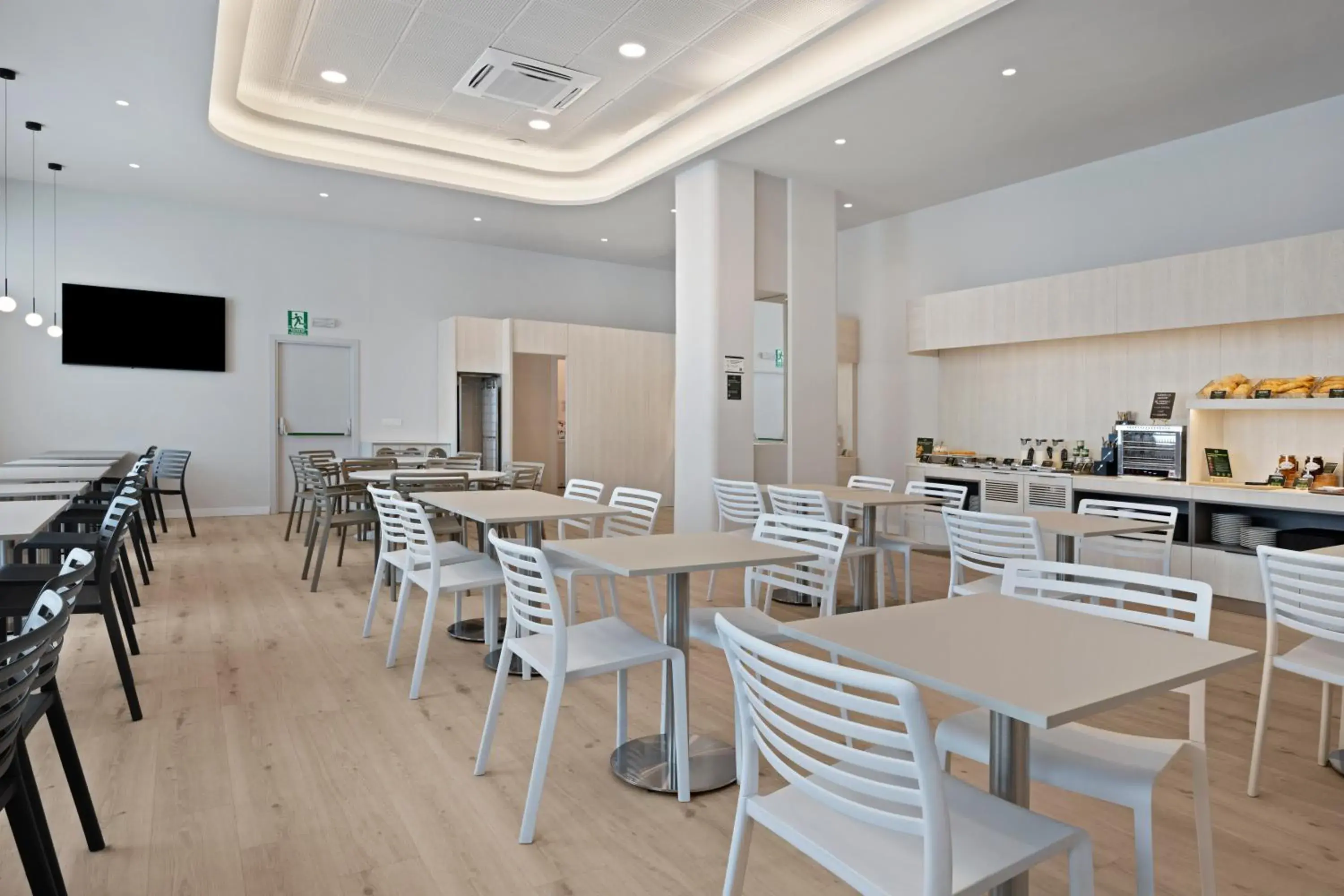 Restaurant/places to eat in B&B HOTEL Logroño Las Cañas Restaurant/places to eat in B&B HOTEL Logroño Las Cañas