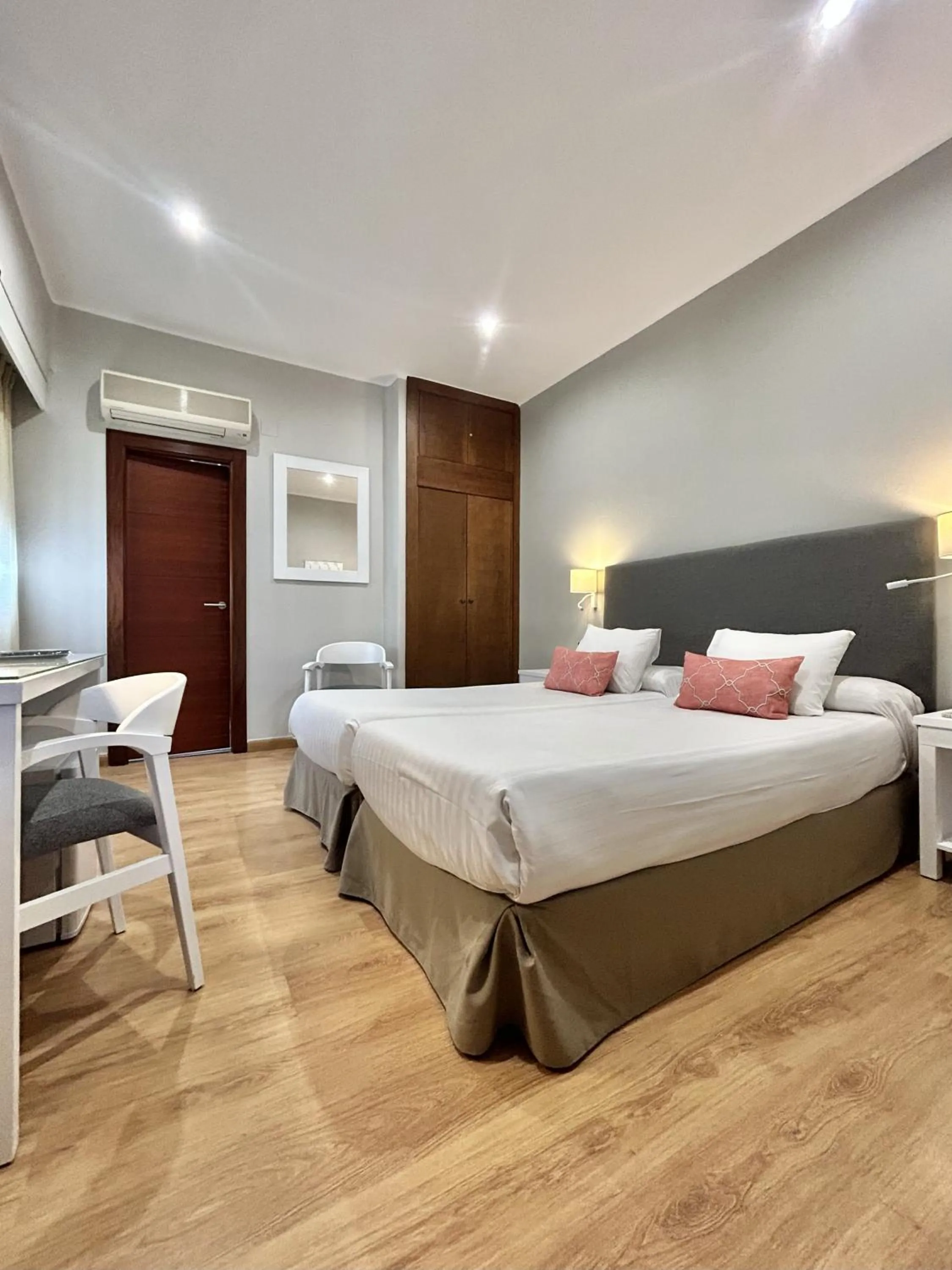 Photo of the whole room, Bed in Hotel Costasol