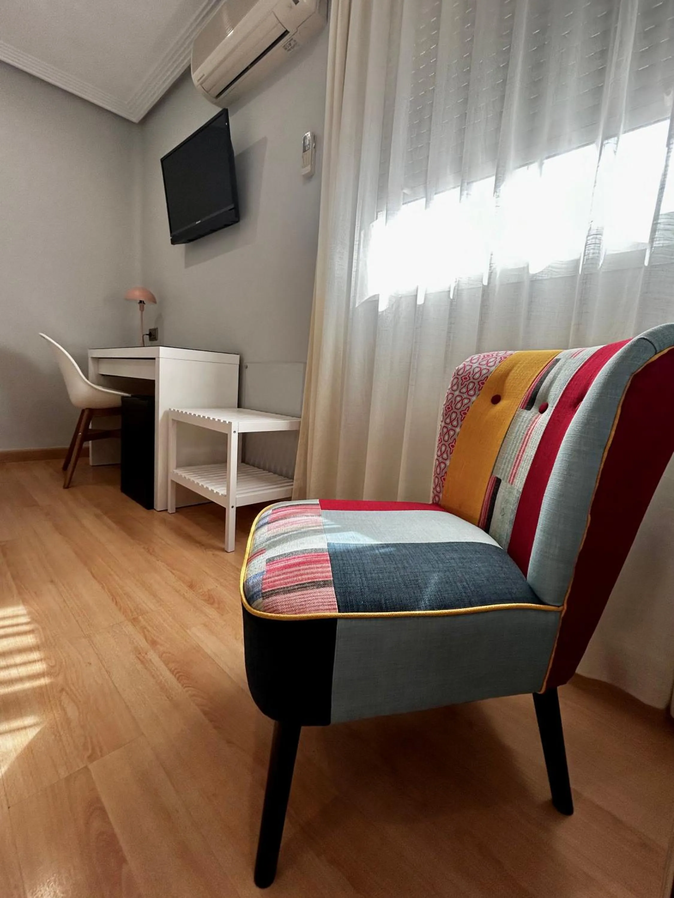 Seating area, Bed in Hotel Costasol