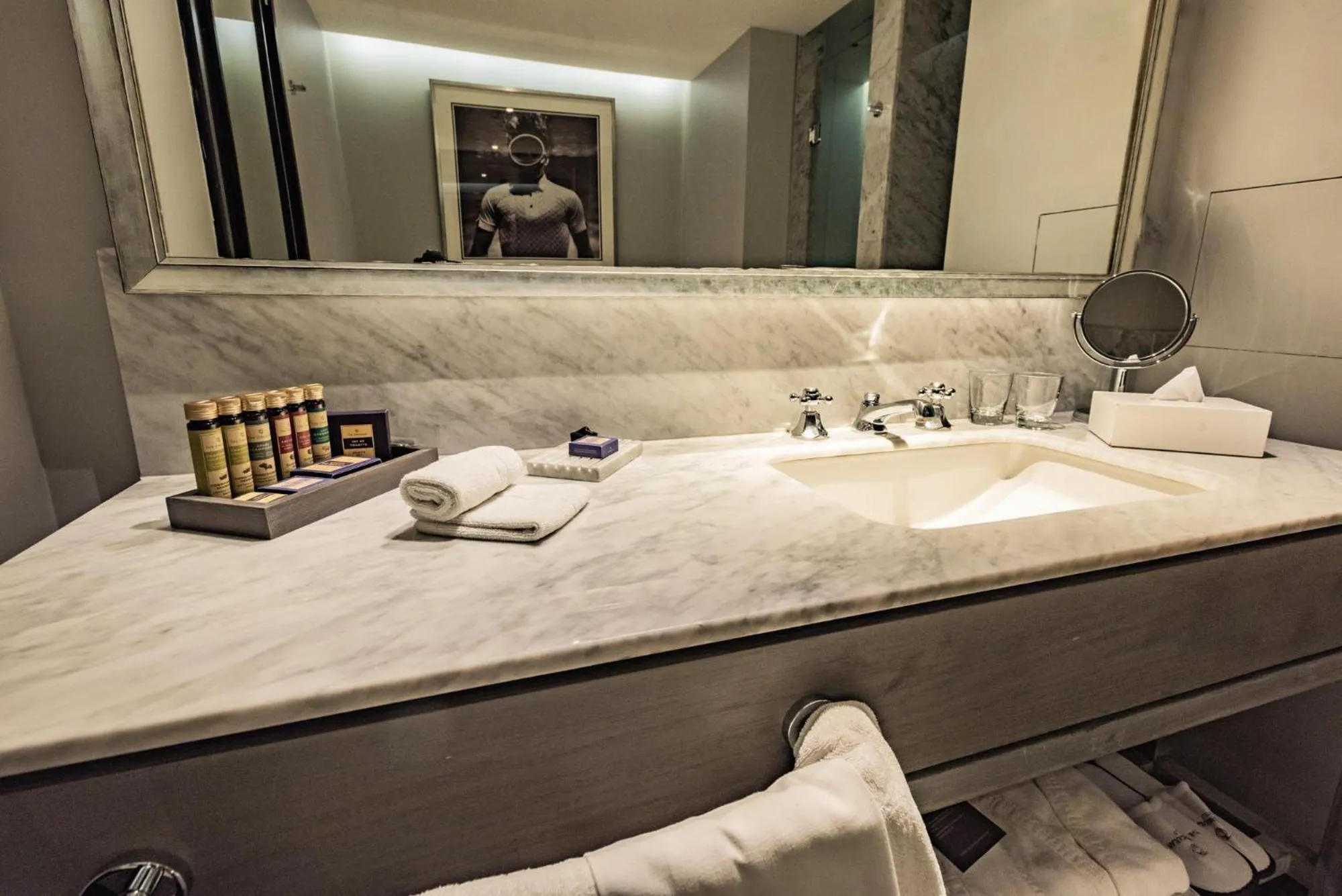 Bathroom, Bed in The Singular Santiago