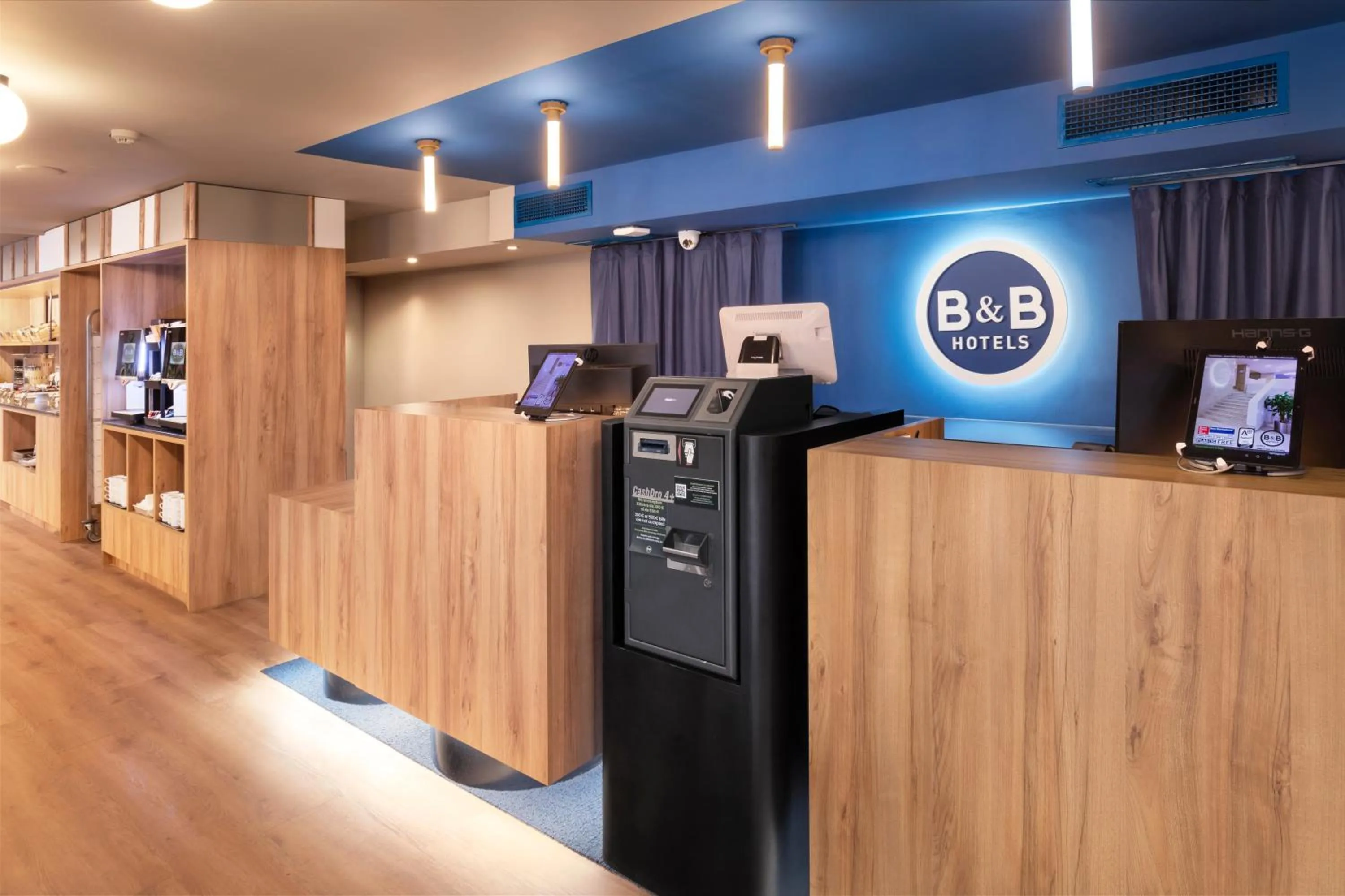 Lobby or reception in B&B HOTEL Cartagena Cartagonova