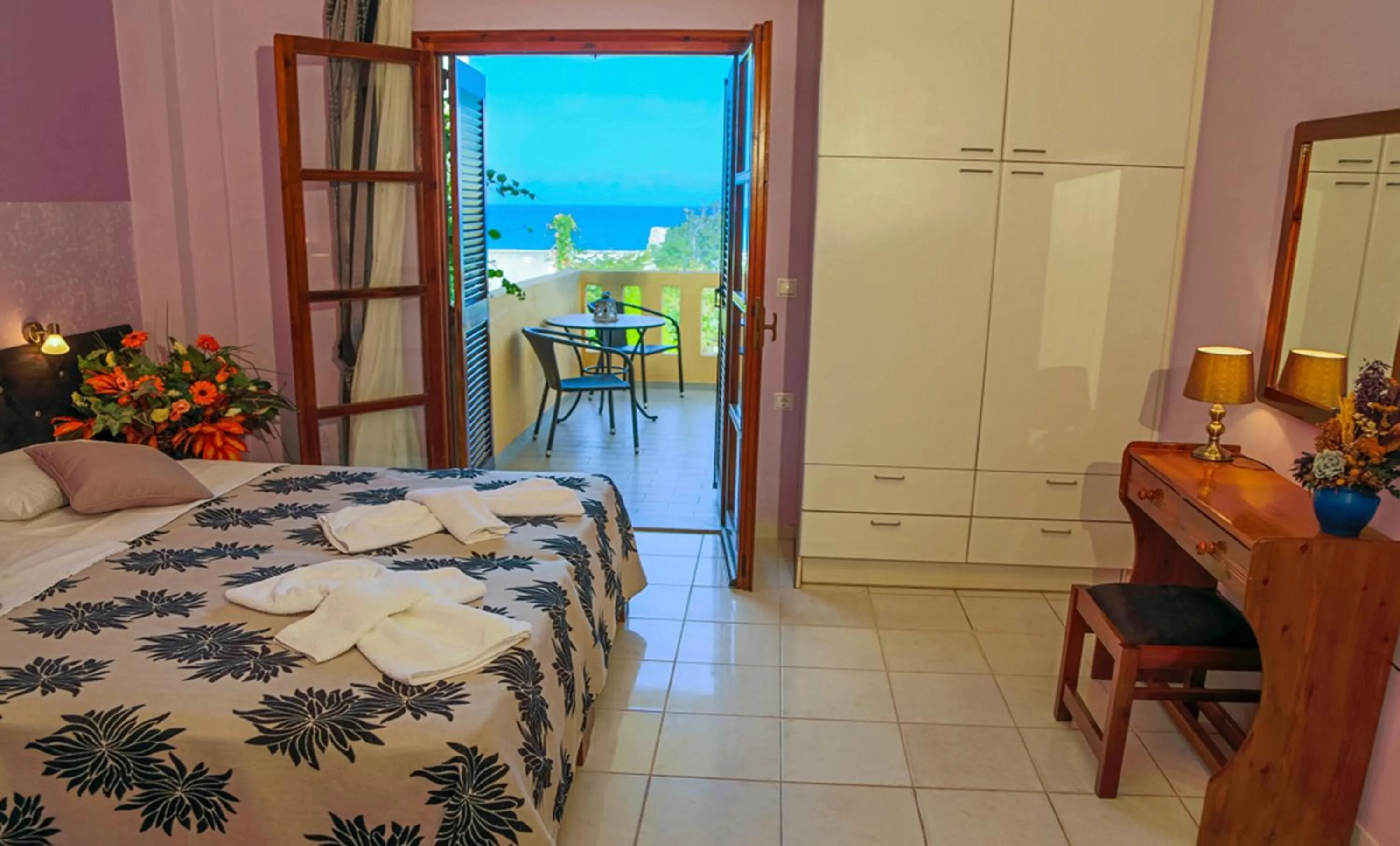 Bed in Asterias Studios & Apartments