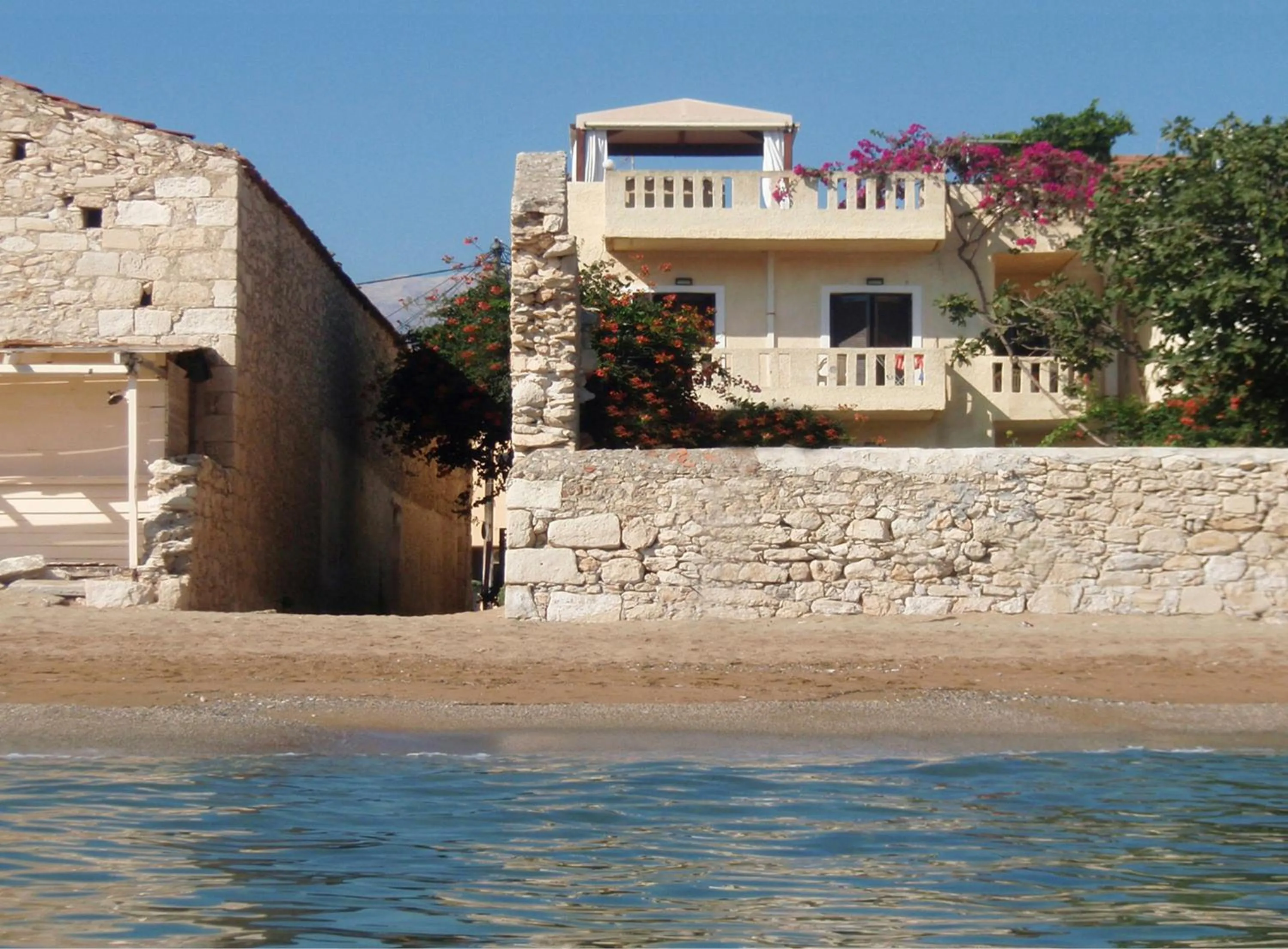 Facade/entrance in Asterias Studios & Apartments