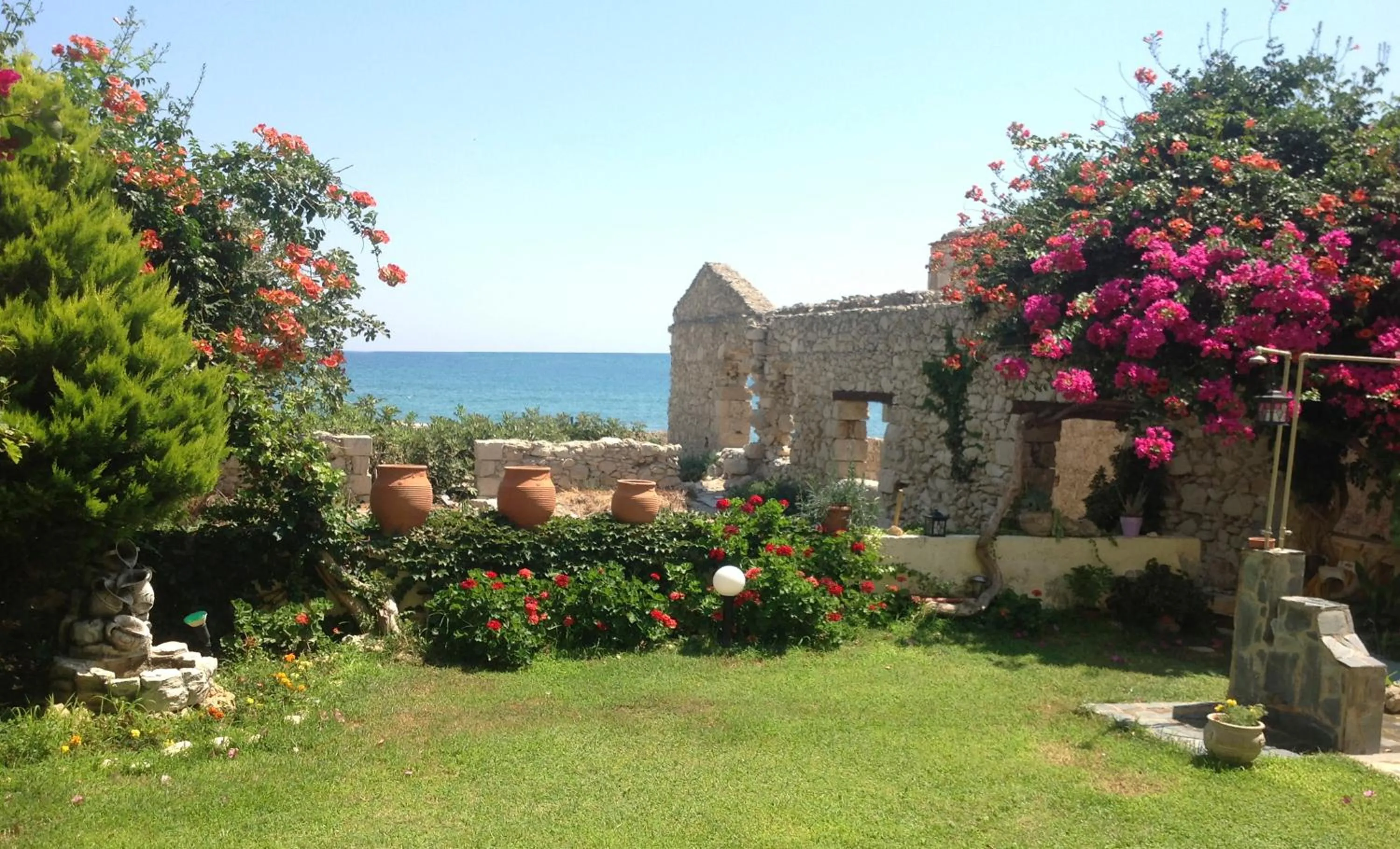 Facade/entrance in Asterias Studios & Apartments