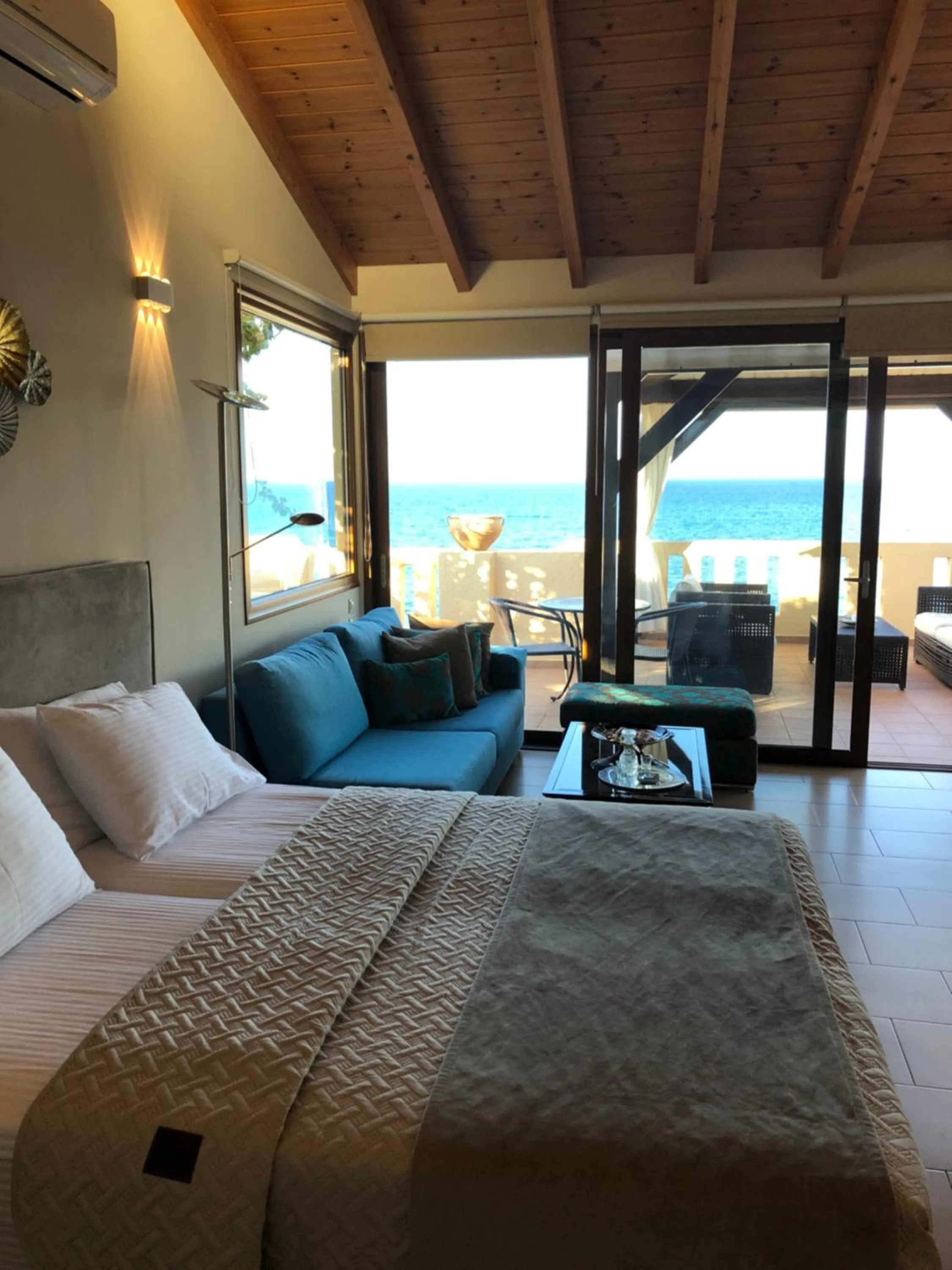 Bed in Asterias Studios & Apartments