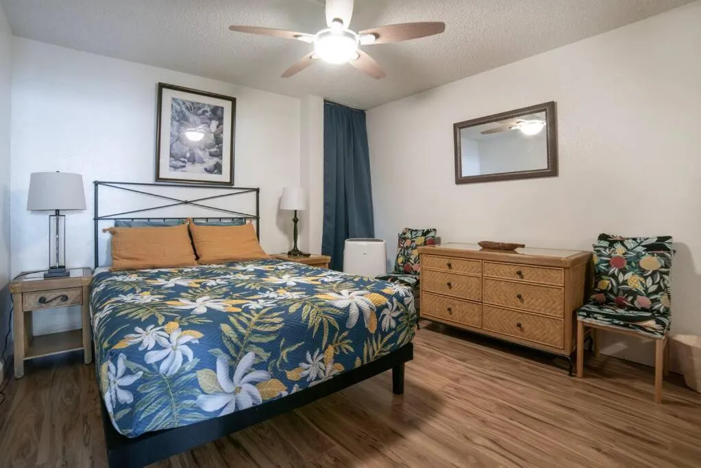 Bedroom, Bed in Stunning Maui Direct Ocean front on the beach, Walk to beach from Condo, Watch Turtles, Whales, AC in all rooms ocean view Pool and Spa