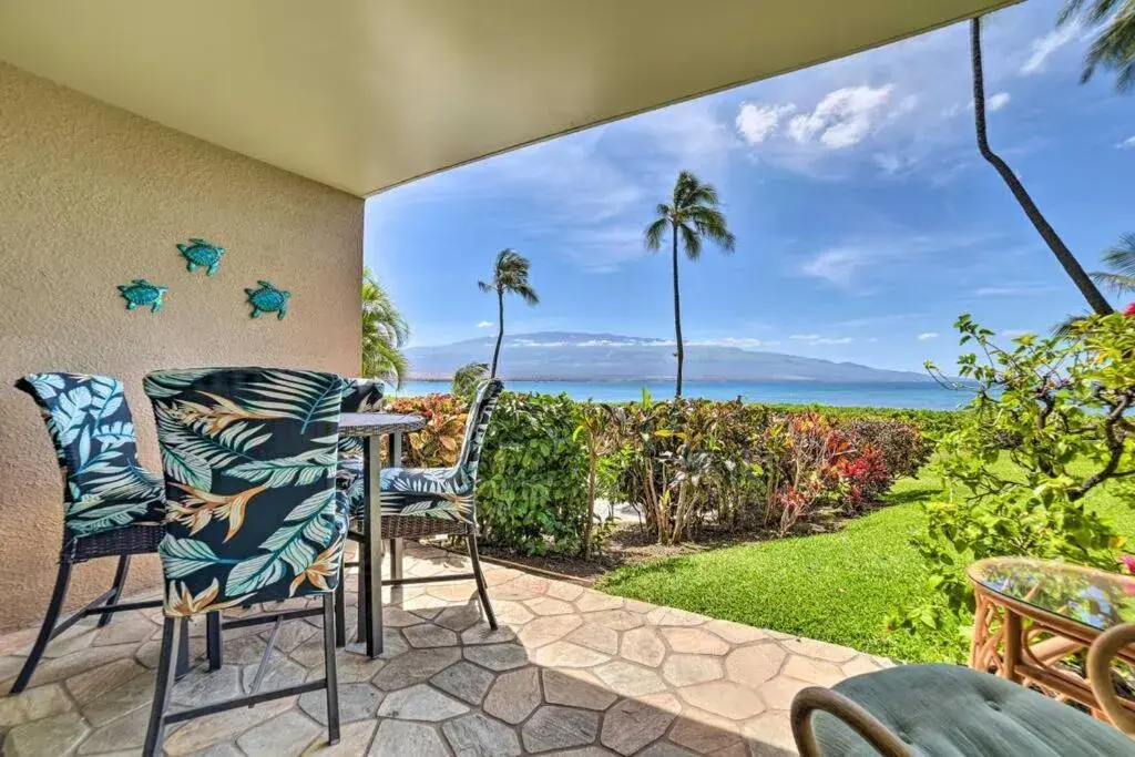 Stunning Maui Direct Ocean front on the beach, Walk to beach from Condo, Watch Turtles, Whales, AC in all rooms ocean view Pool and Spa Stunning Maui Direct Ocean front on the beach, Walk to beach from Condo, Watch Turtles, Whales, AC in all rooms ocean view Pool and Spa