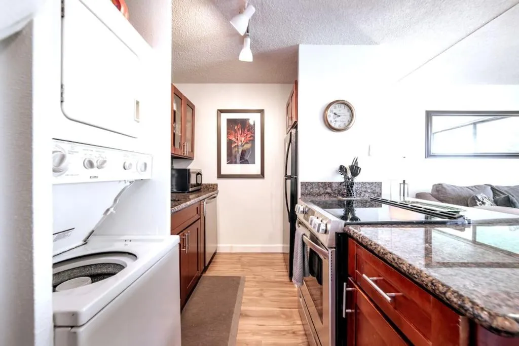 Stunning Maui Direct Ocean front on the beach, Walk to beach from Condo, Watch Turtles, Whales, AC in all rooms ocean view Pool and Spa