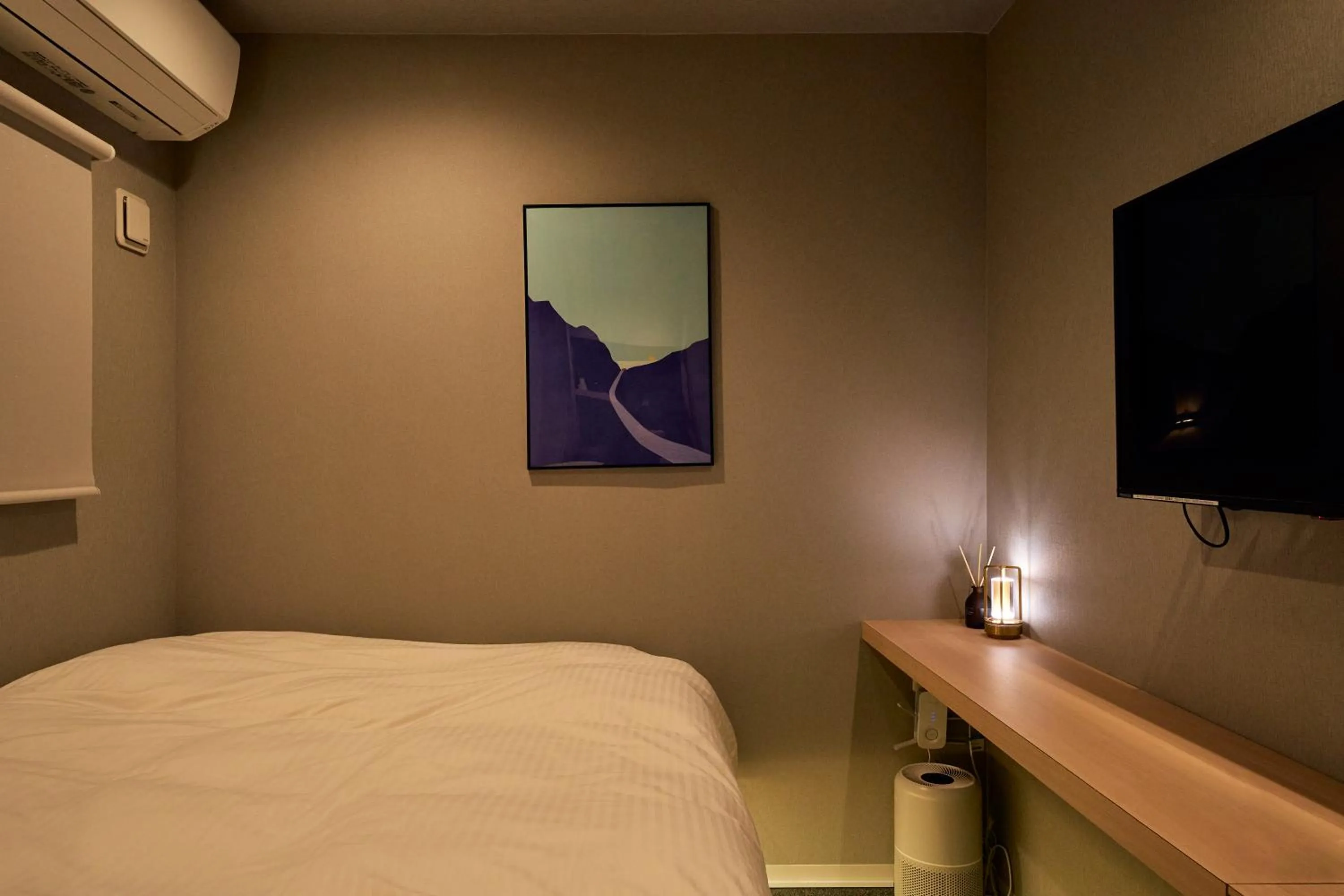 Photo of the whole room, Bed in Boxi Hakata 1