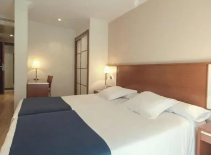 Bedroom, Bed in Hotel RH Sorolla Centro