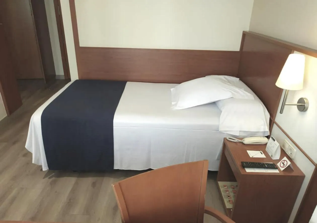 Bed in Hotel RH Sorolla Centro