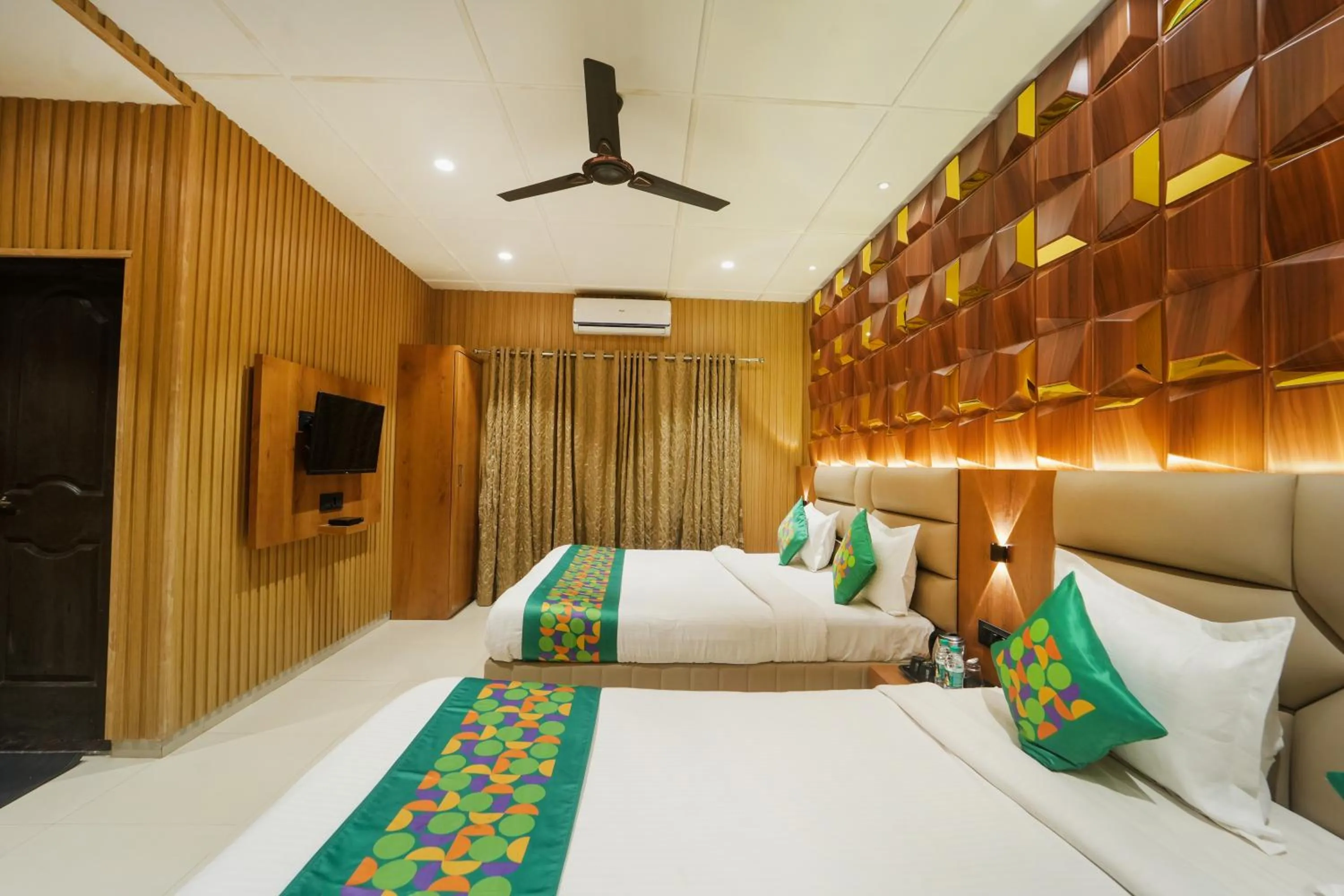 Bedroom, Bed in Treebo Iceberg